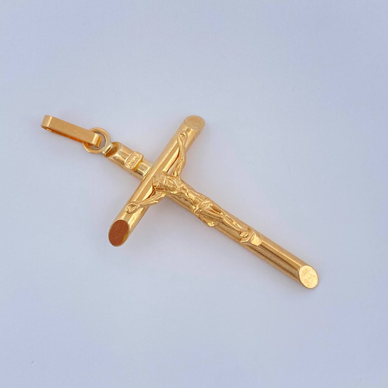 Dije Cruz Cristo 1.85gr / 4.7cm / Oro Amarillo 18K $