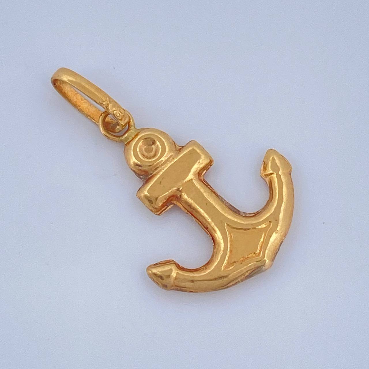 Dije Ancla 0.7gr / 2.4cm / Oro Amarillo 18K $