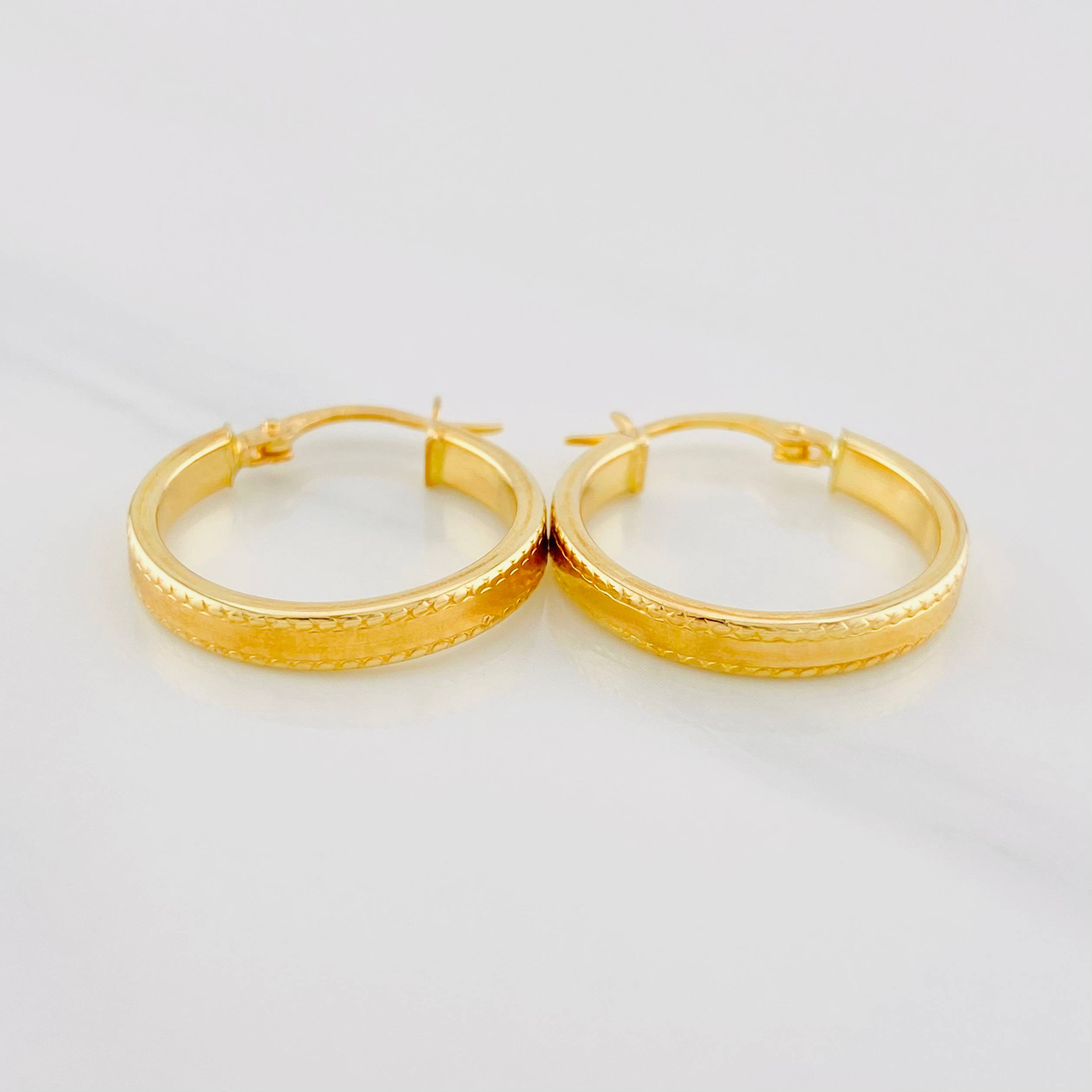 Candongas Miku Punteada 1.85g / 2.2cm Oro Amarillo 18K
