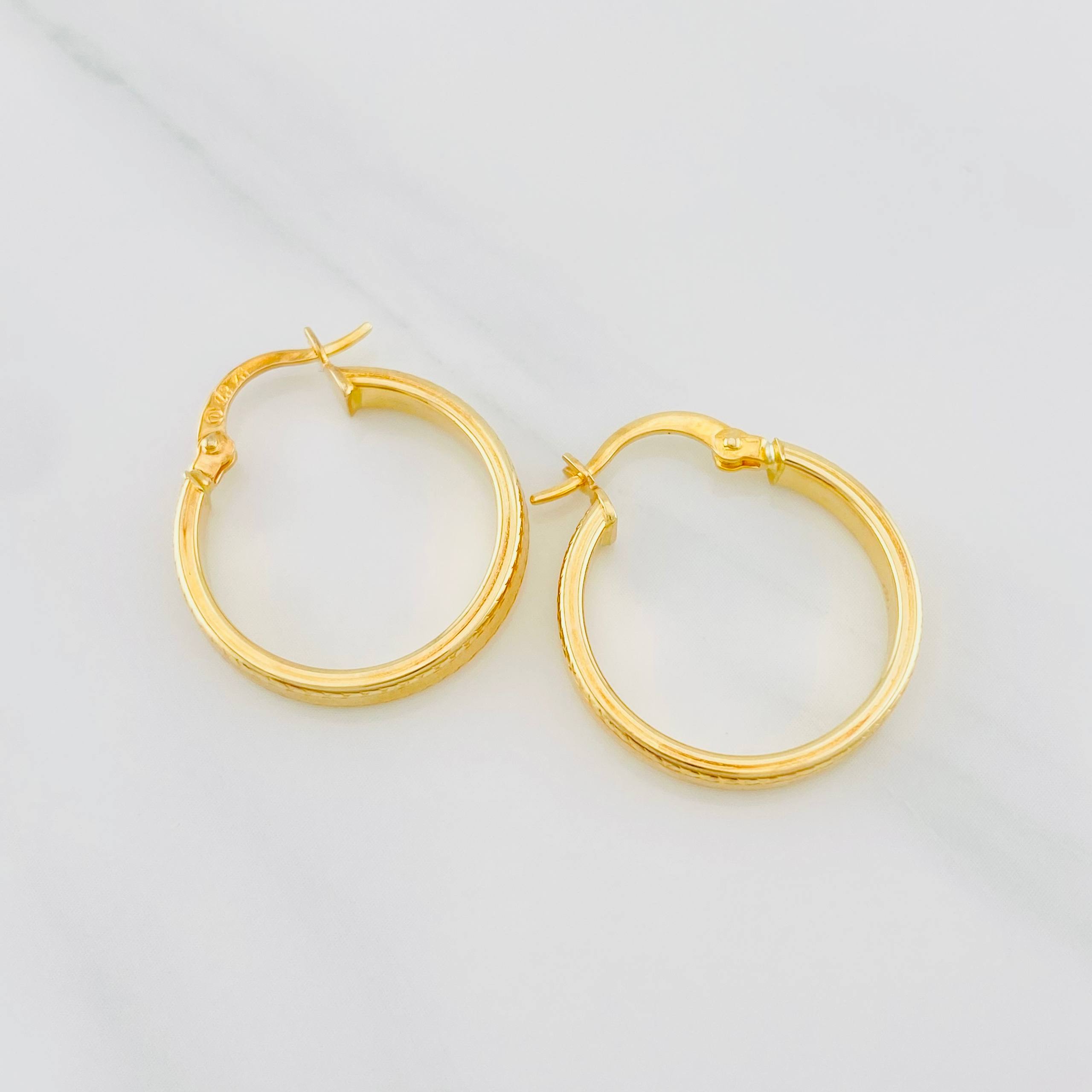Candongas Miku Punteada 1.85g / 2.2cm Oro Amarillo 18K