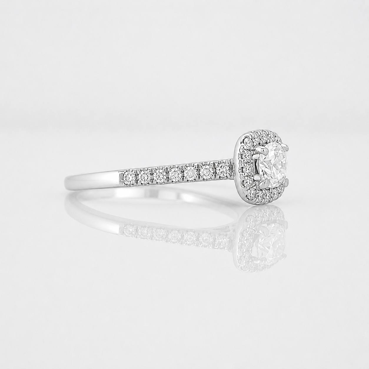 Anillo Halo Diamante 39pts 2.06g / T5 Oro Blanco 14K