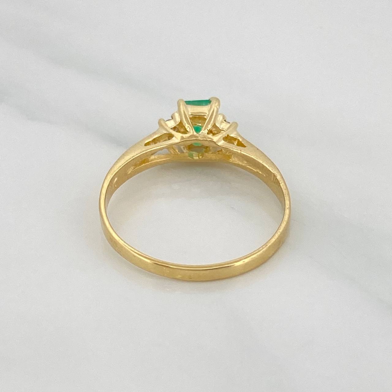 Anillo Cuadro Esmeralda 33pts 2.85g / T8 Oro Amarillo 18K