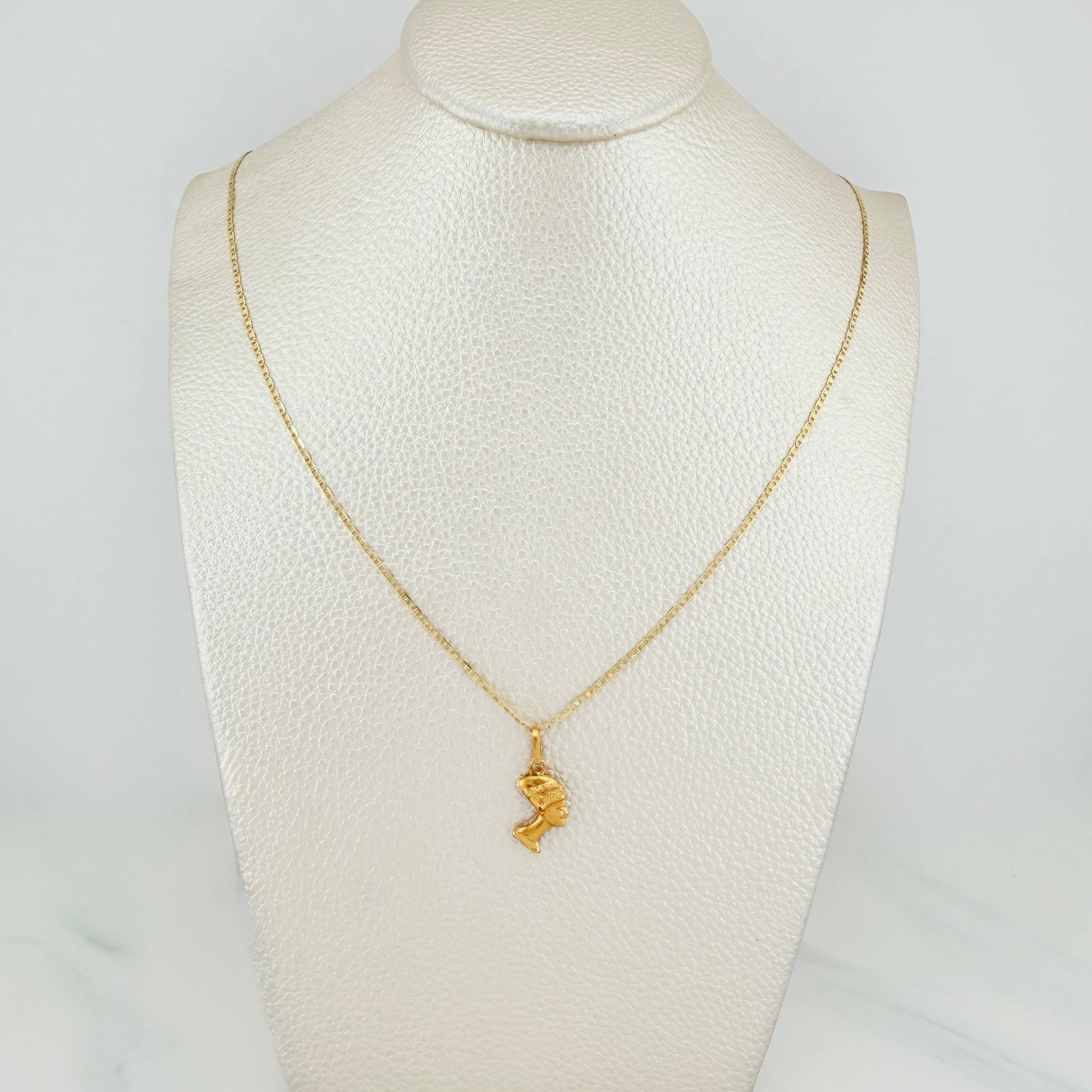 Set Cadena Escalera Plana + Dije Cleopatra / 2.1gr / 50 cm Tres Oros 18K