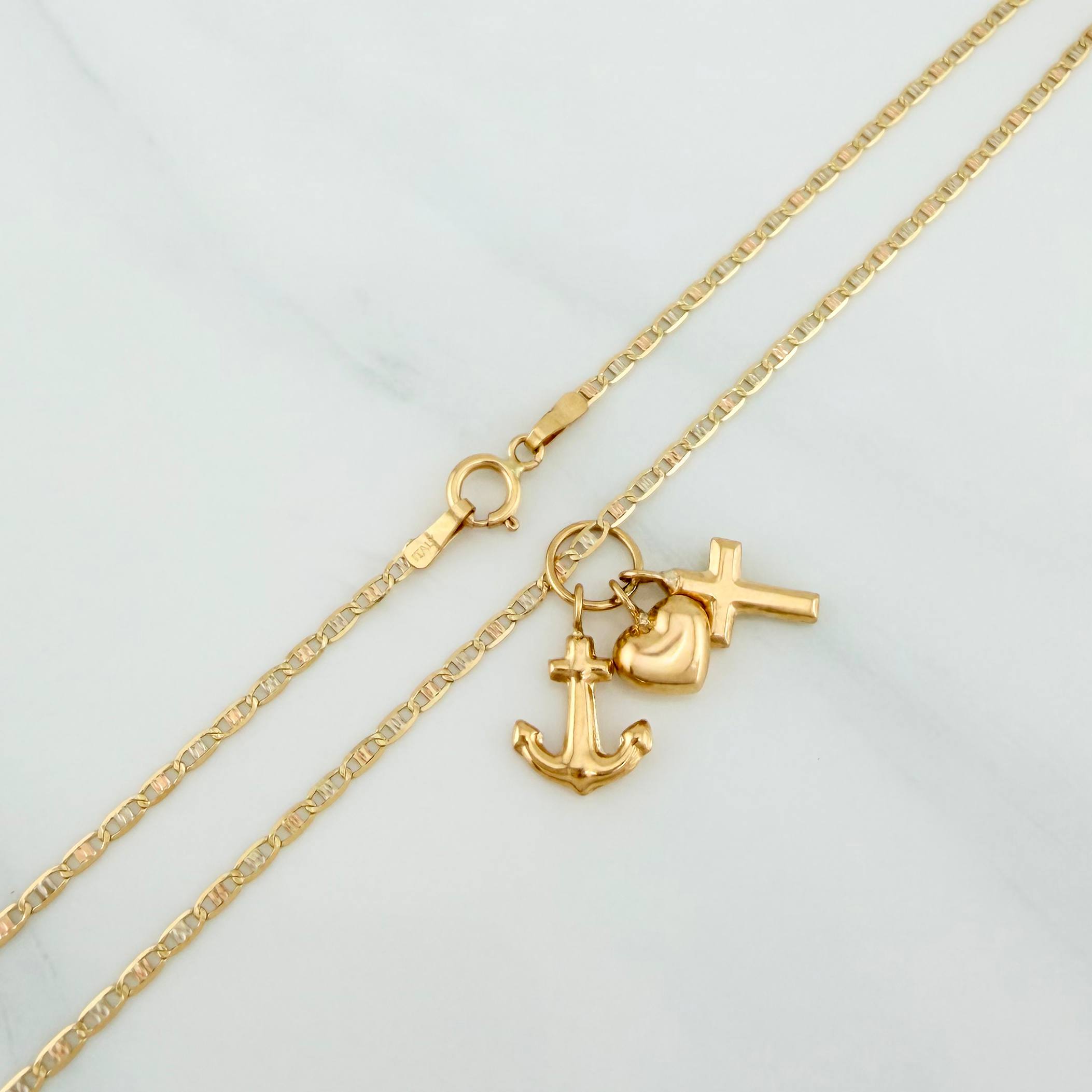 Set Cadena Escalera Plana + Dije Tres Gracias / 2.25gr / 50.2 cm Tres Oros 18K