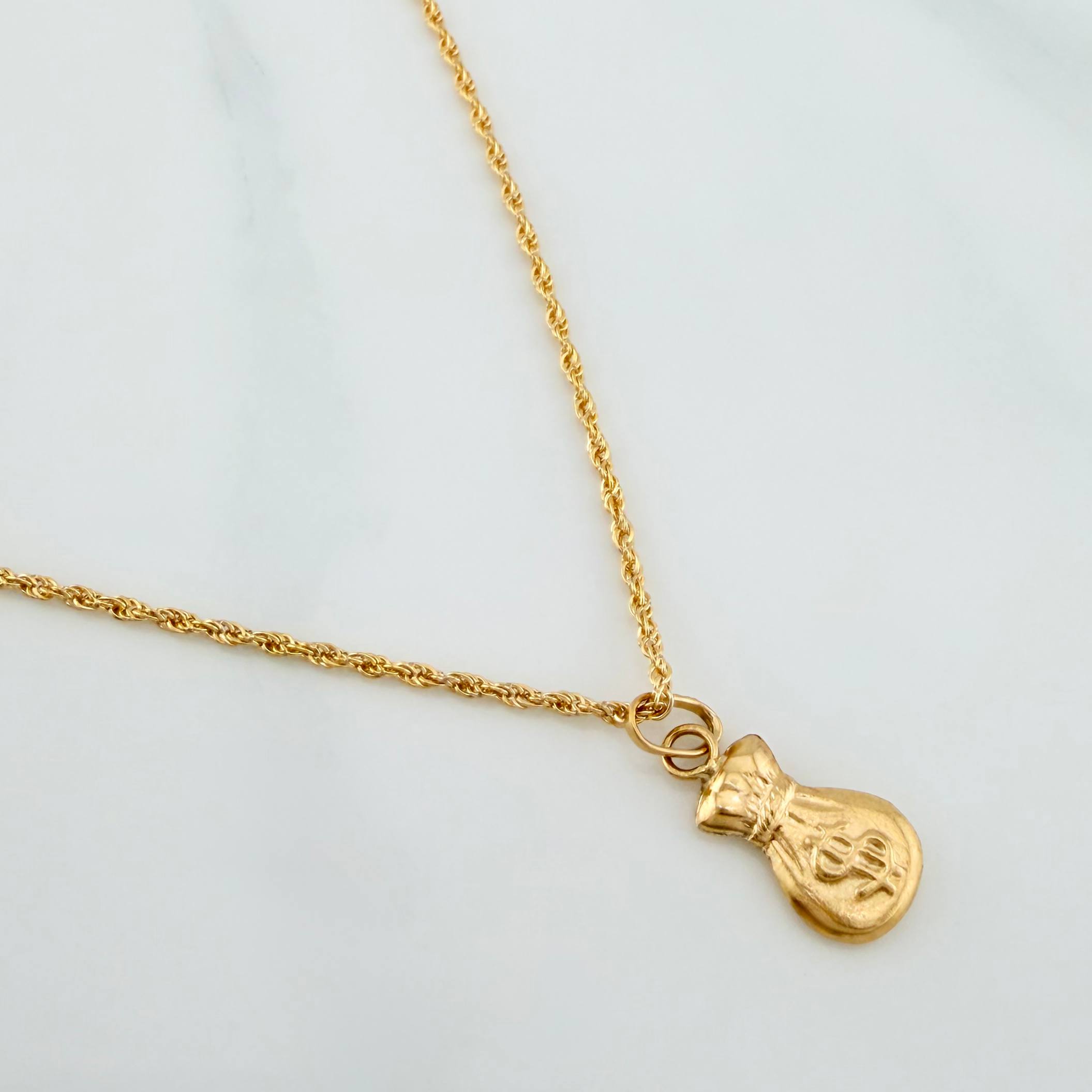 Set Cadena Lazo + Dije Bolsa Dinero / 1.6gr / 59.5 cm Oro Amarillo 18K