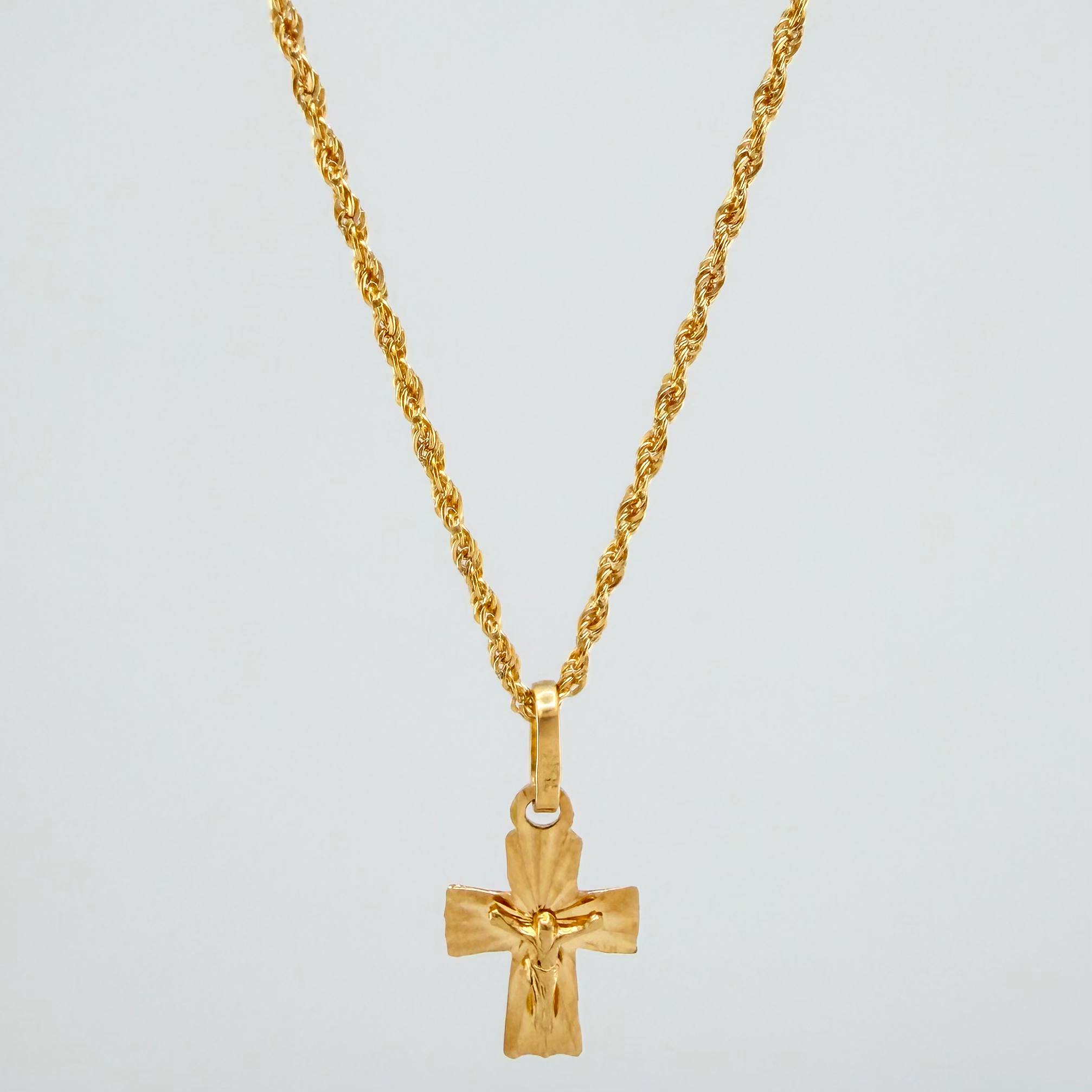 Set Cadena Lazo + Dije Cruz Cristo / 1.75gr / 60.1 cm Oro Amarillo 18K