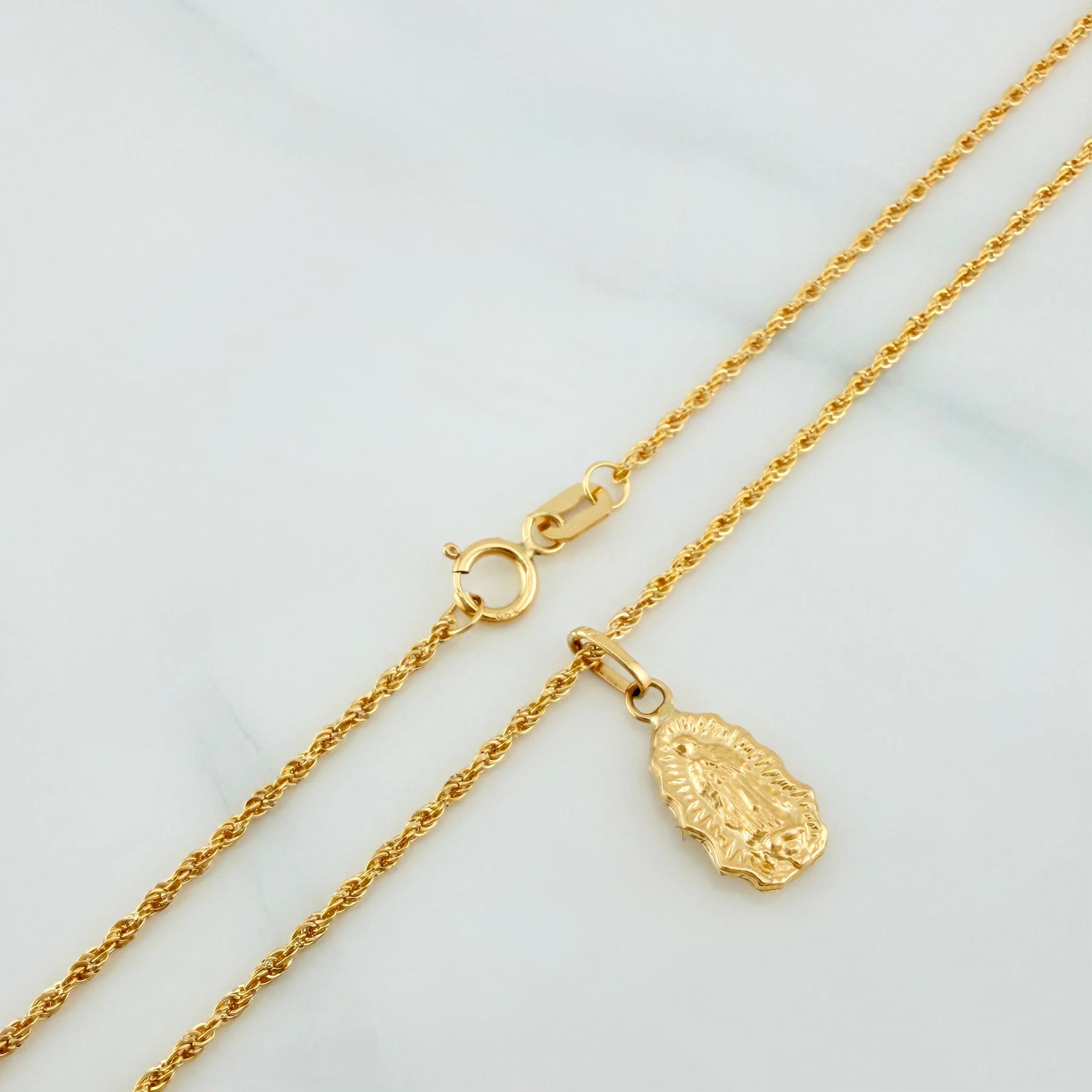 Set Cadena Lazo + Dije Virgen Guadalupe / 1.5gr / 49.5 cm Oro Amarillo 18K