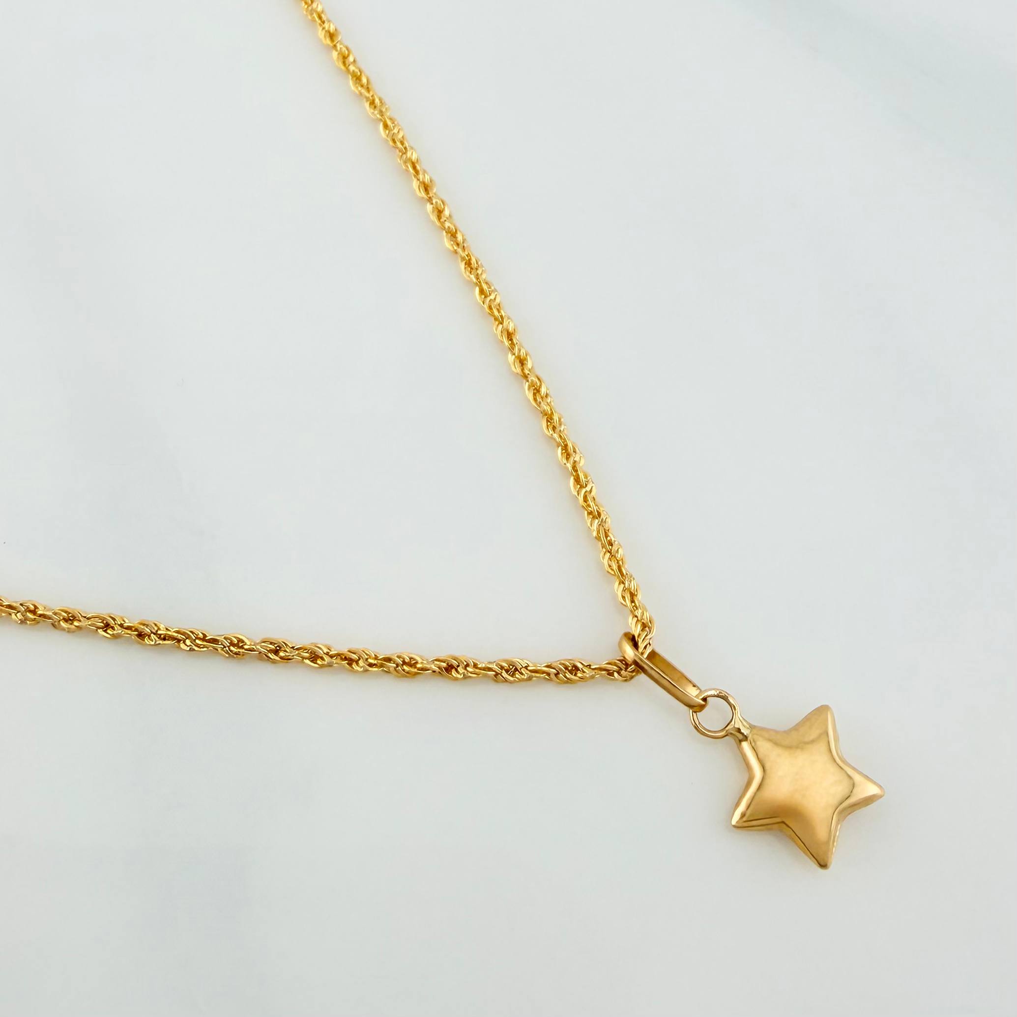 Set Cadena Lazo + Dije Estrella / 1.3gr / 49.9 cm Oro Amarillo 18K