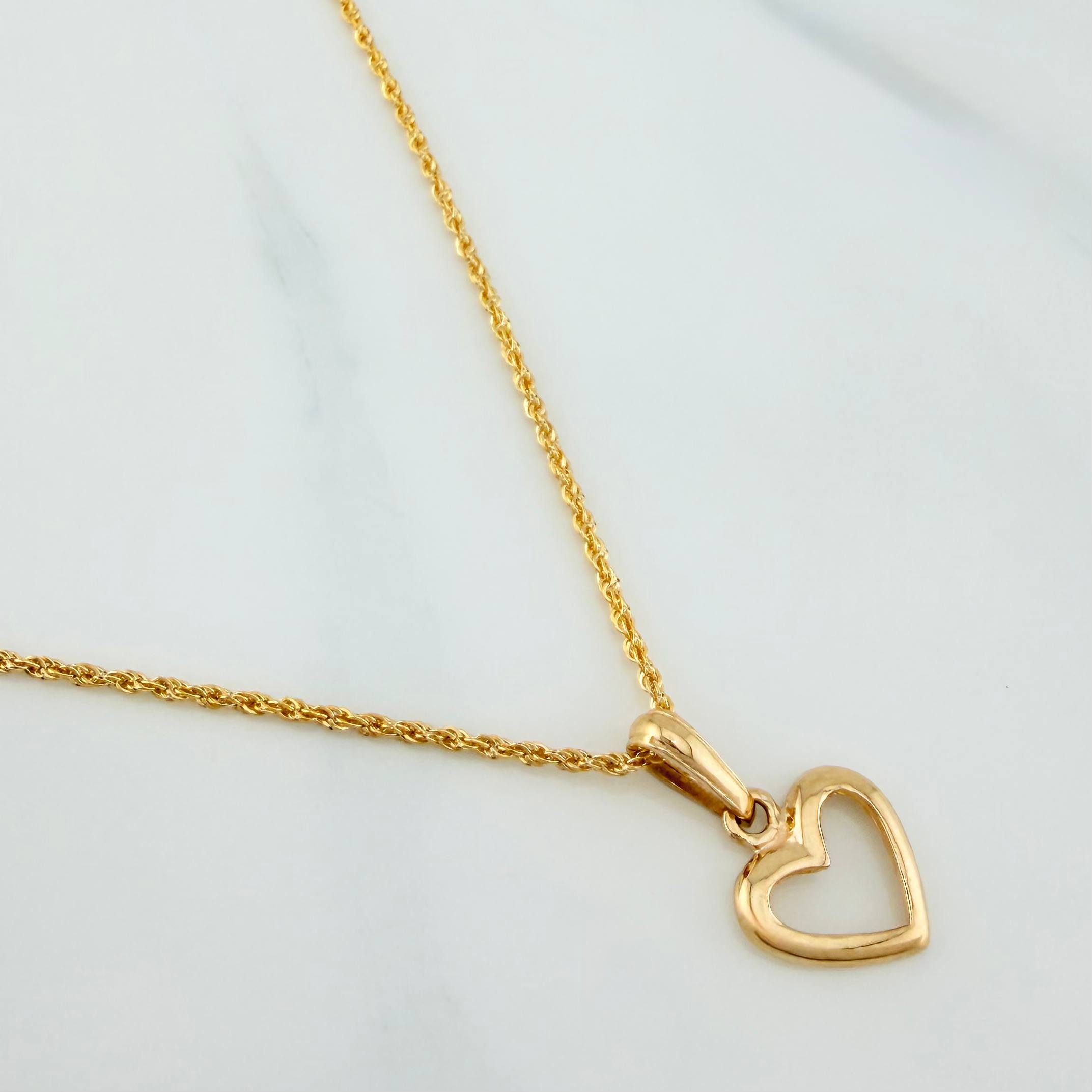 Set Cadena Lazo + Dije Silueta Corazon / 1.75gr / 49.4 cm Oro Amarillo 18K