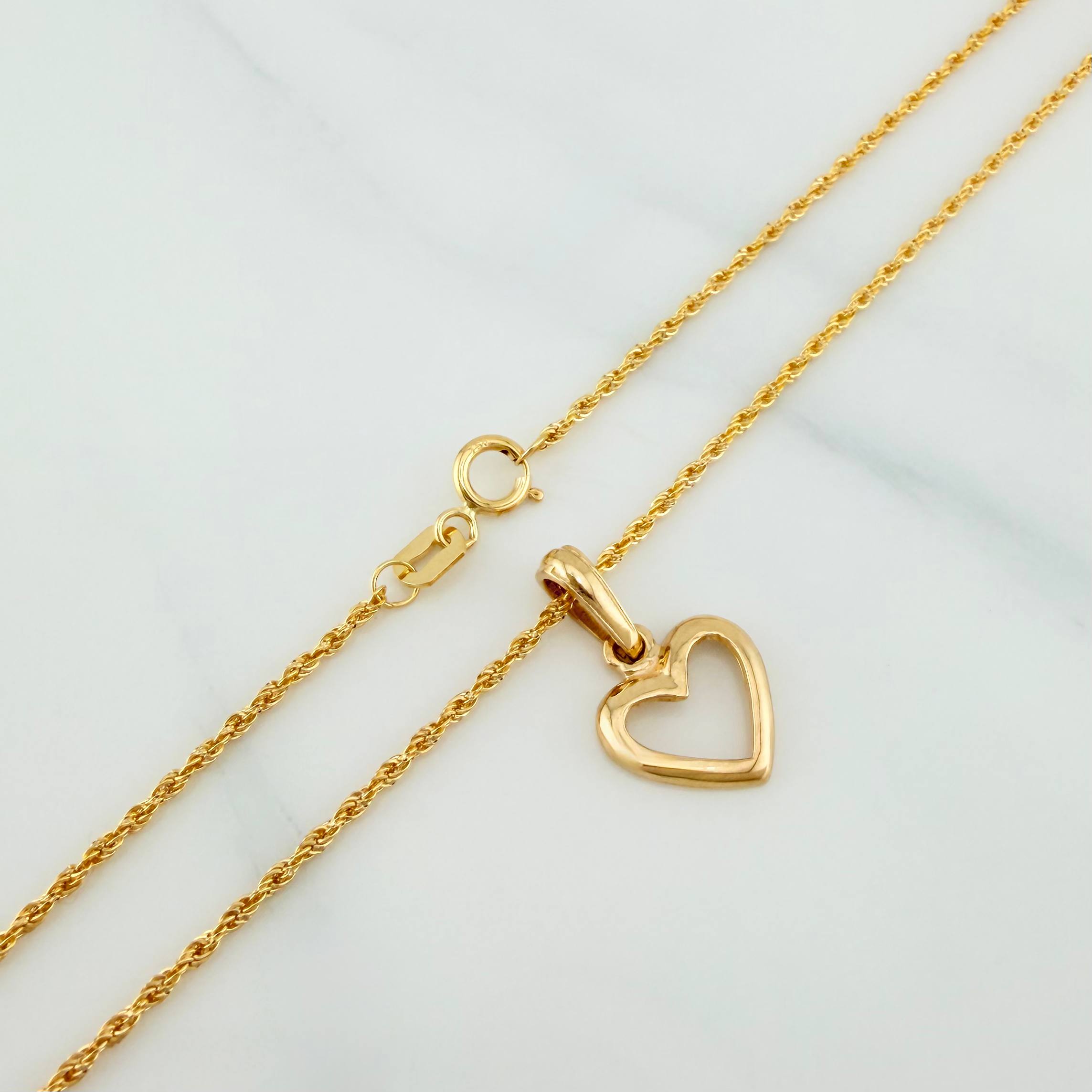 Set Cadena Lazo + Dije Silueta Corazon / 1.75gr / 49.4 cm Oro Amarillo 18K