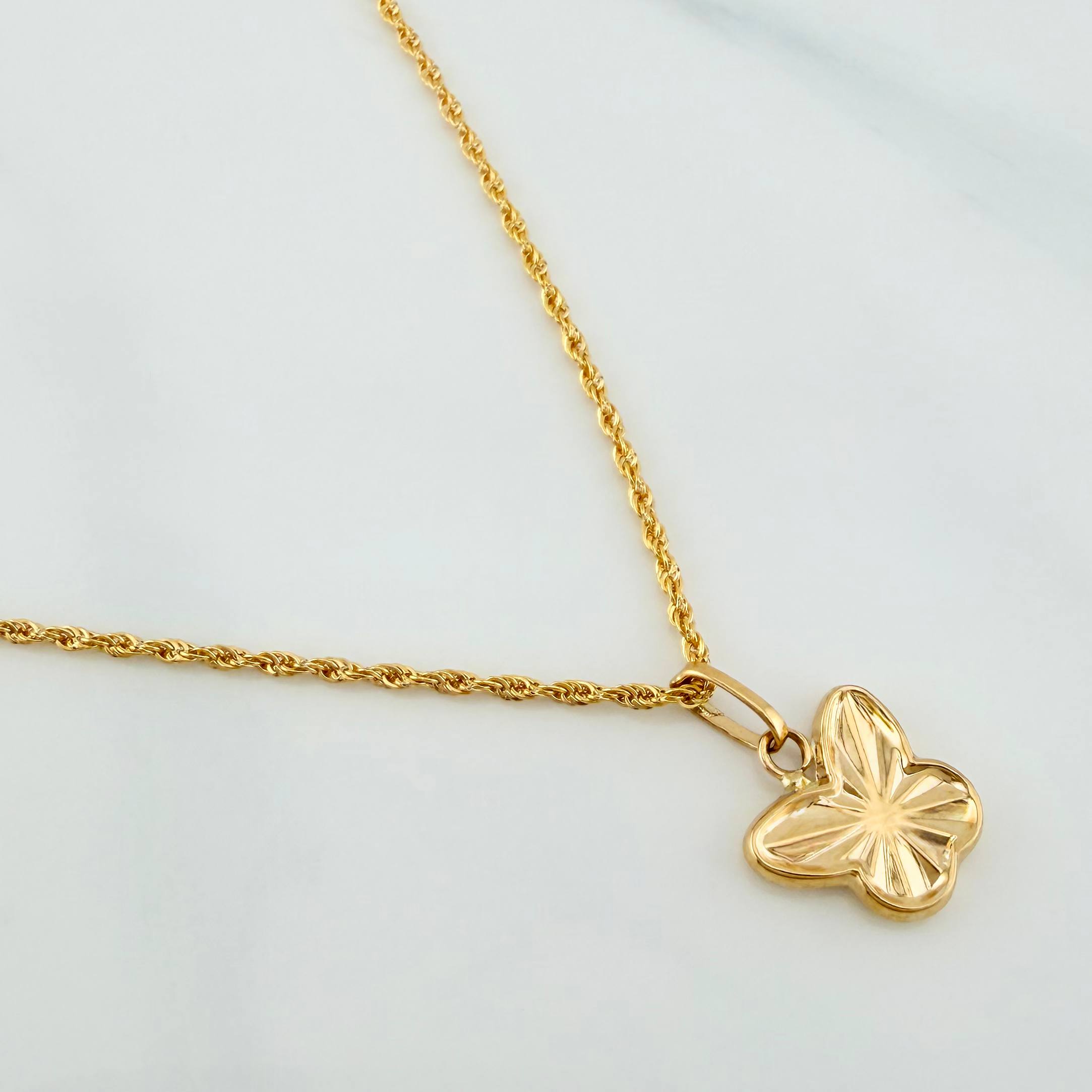 Set Cadena Lazo + Dije Mariposa Diamantada / 1.7gr / 50 cm Oro Amarillo 18K