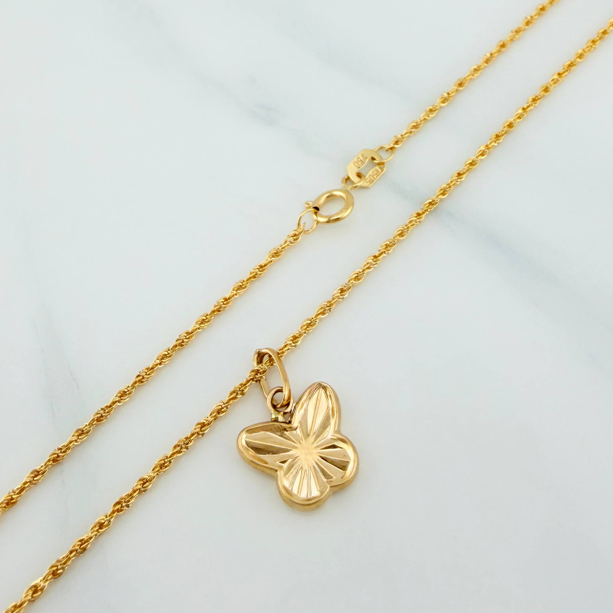 Set Cadena Lazo + Dije Mariposa Diamantada / 1.7gr / 50 cm Oro Amarillo 18K