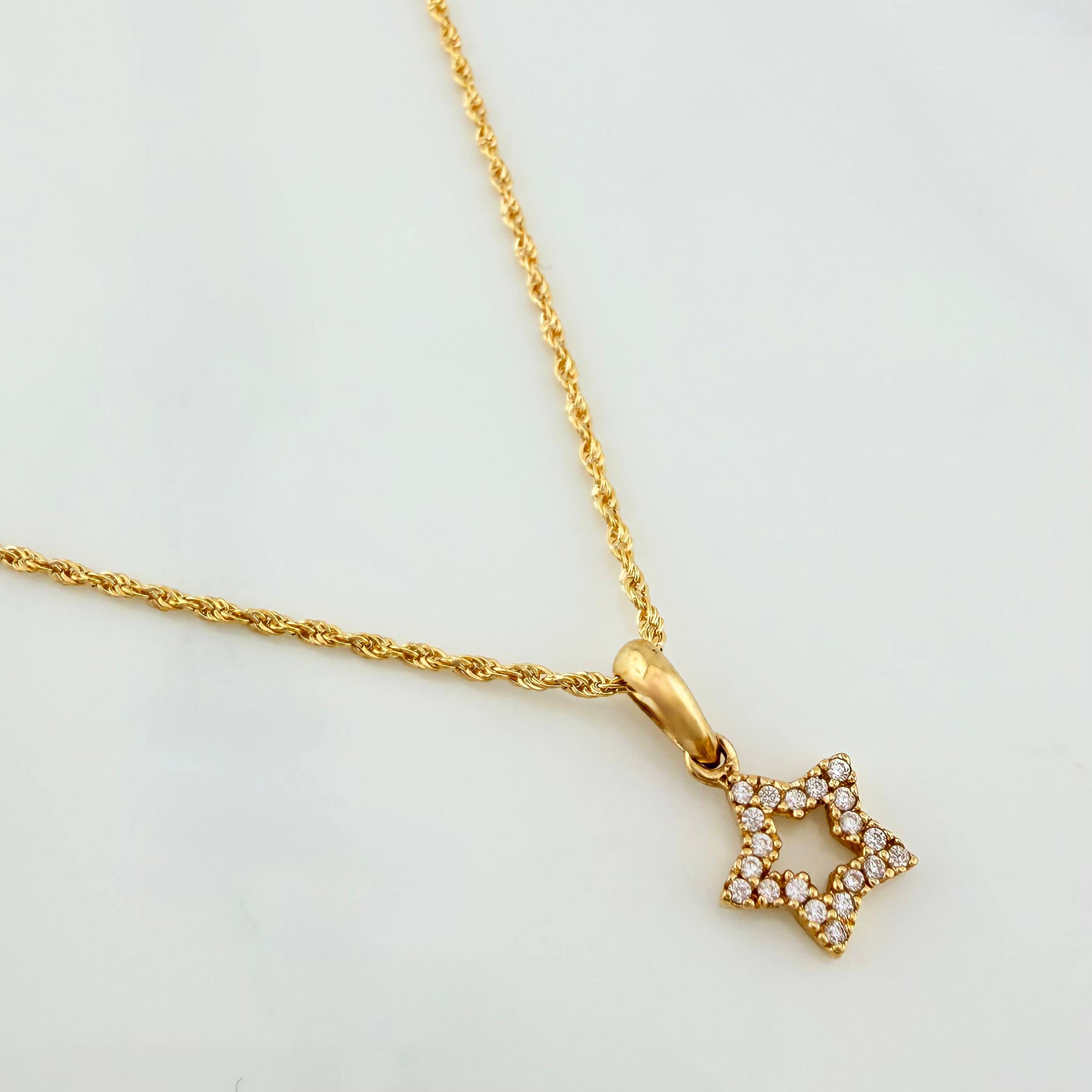 Set Cadena Lazo + Dije Silueta Estrella / 1.7gr / 50 cm Oro Amarillo 18K