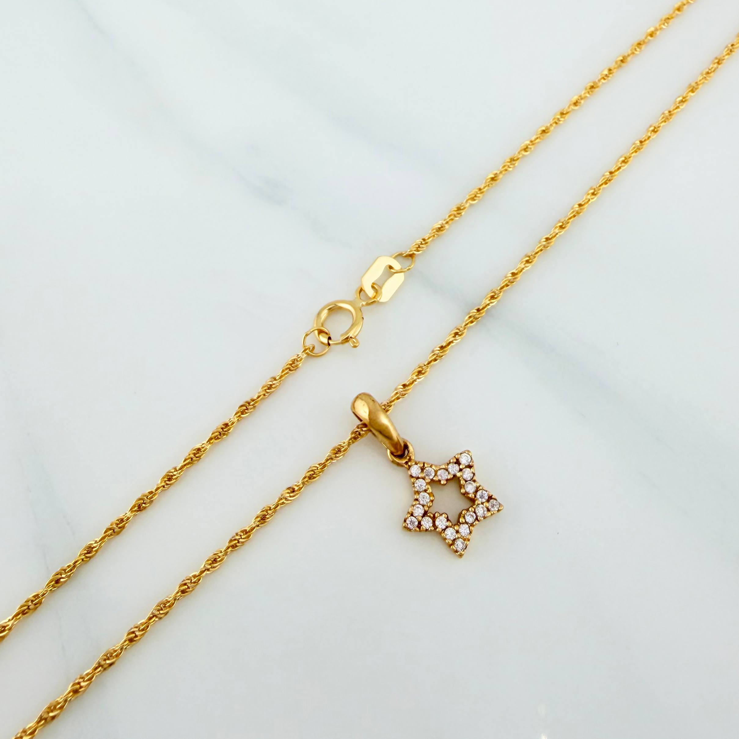 Set Cadena Lazo + Dije Silueta Estrella / 1.7gr / 50 cm Oro Amarillo 18K