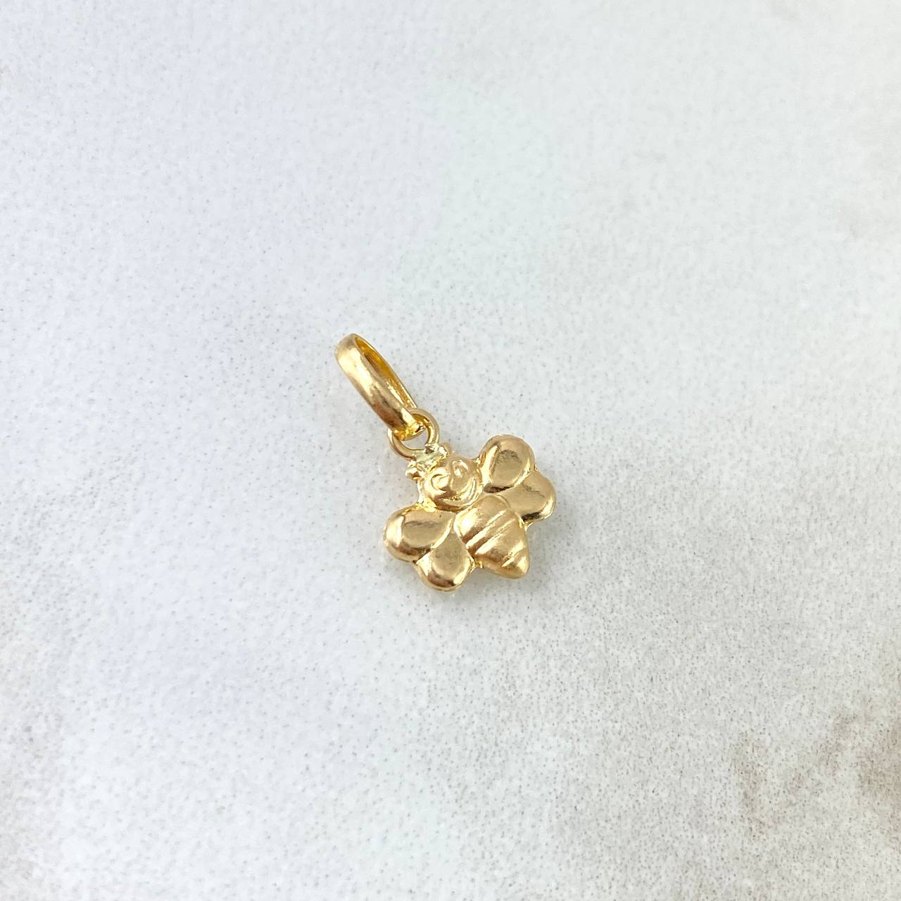 Dije Abeja 0.25gr / 1.3cm / Alas Lisas Oro Amarillo