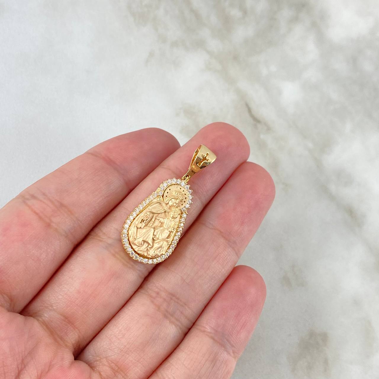 Dije Virgen del Carmen 10gr / 4cm / Circones Blancos Oro Amarillo ©