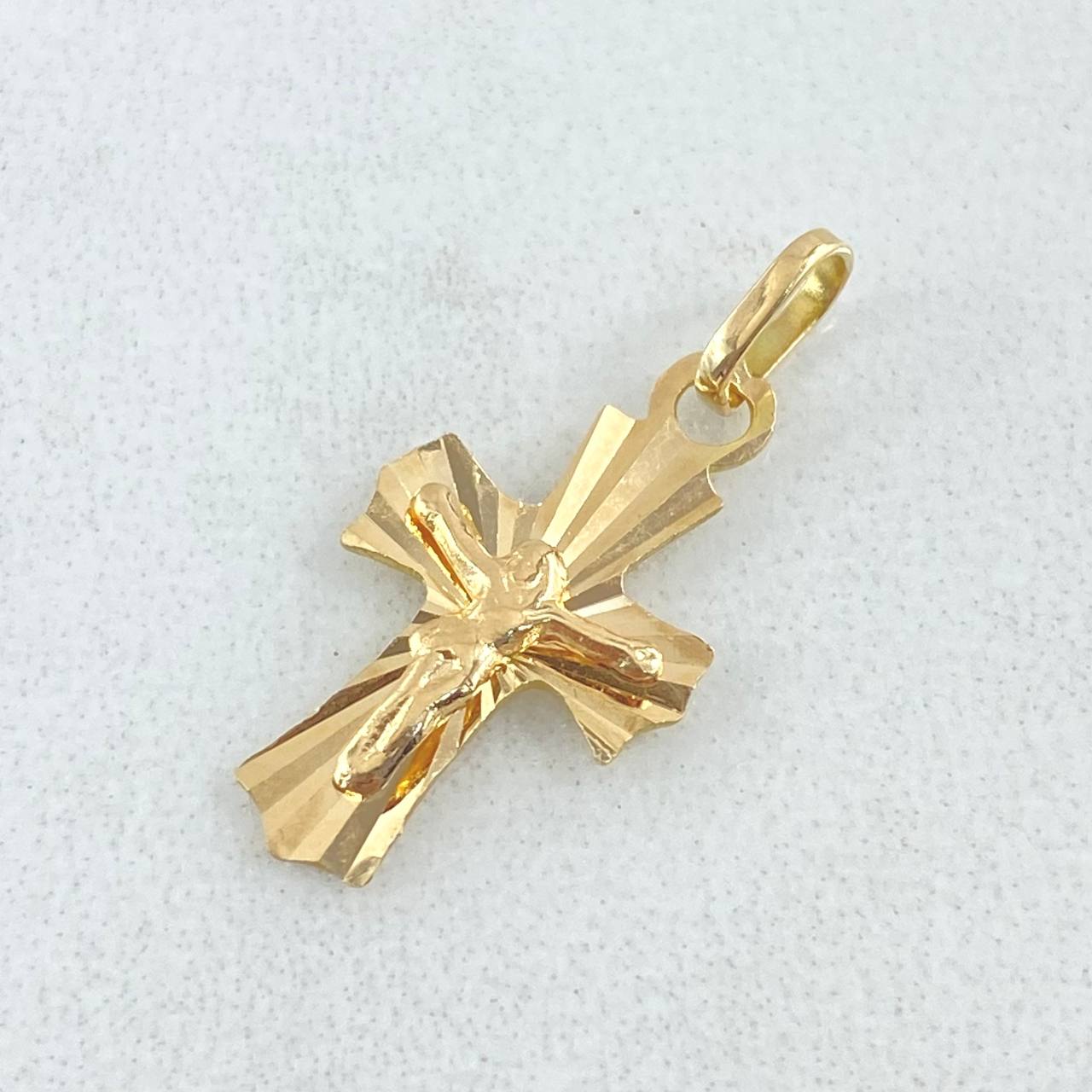 Dije Crúz Cristo 0.75gr / 2.2cm / Oro 18K ©