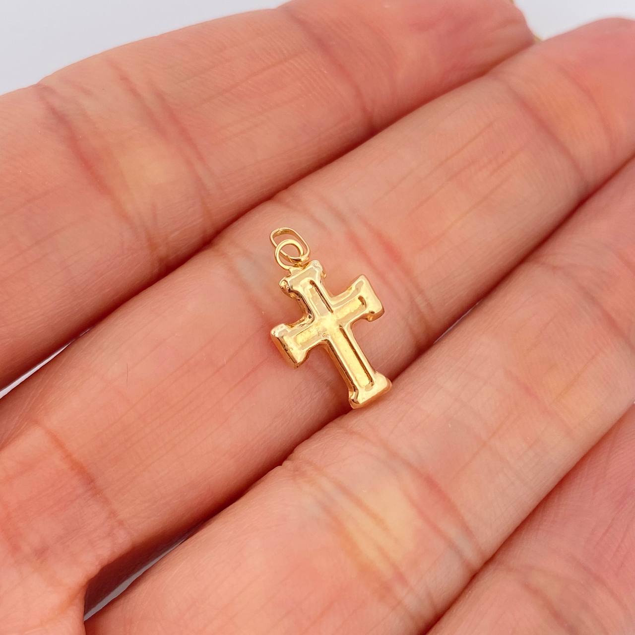 Dije Cruz 0.4gr / 1.9cm / Oro Amarillo 18K $
