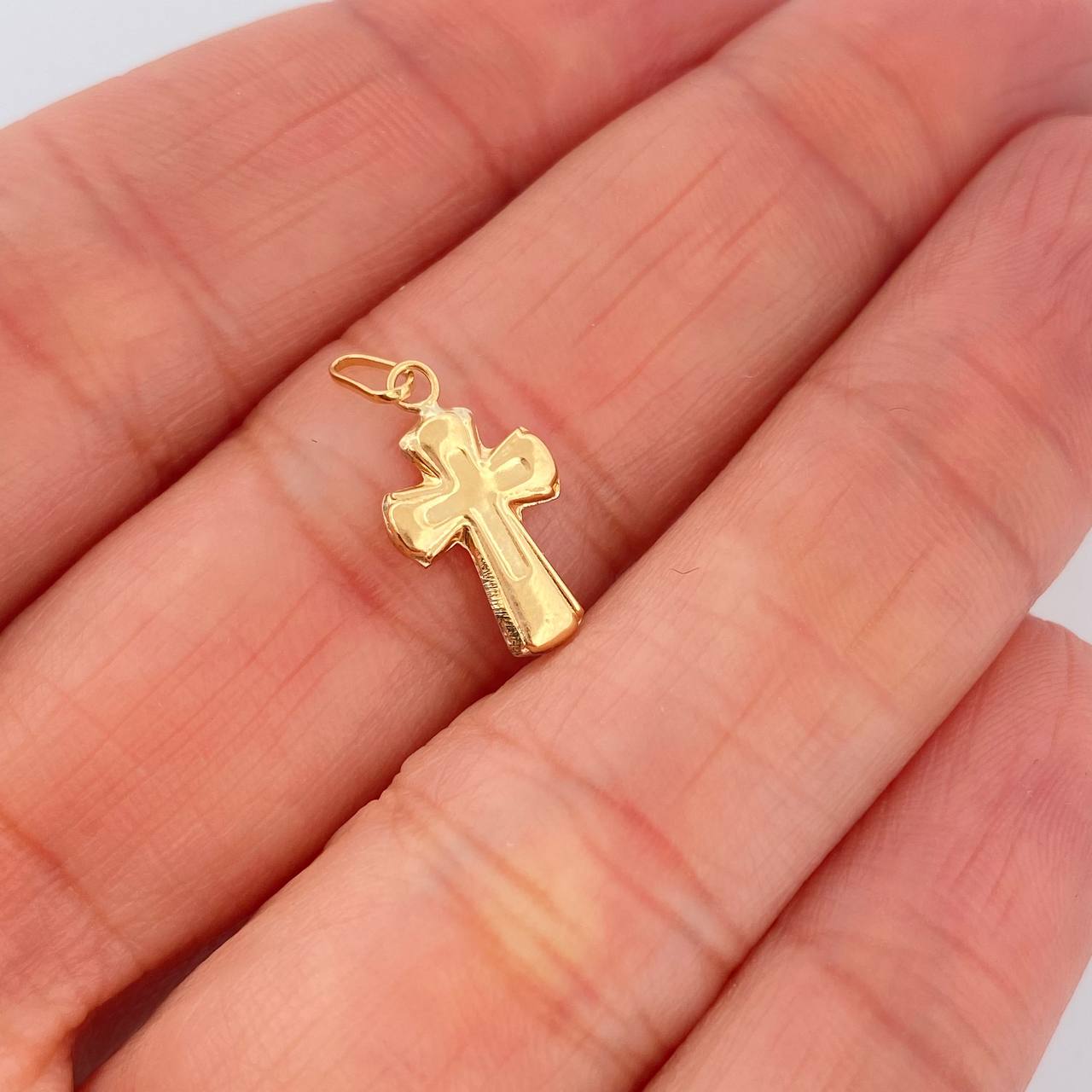 Dije Cruz 0.35gr / 1.8cm / Oro Amarillo 18K $