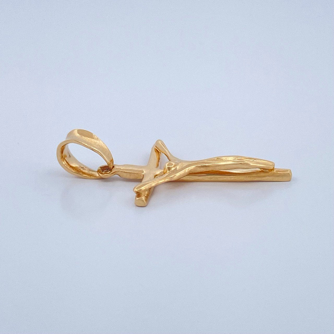 Dije Cruz Cristo 1.2gr / 2.8cm / Oro Amarillo 18K $