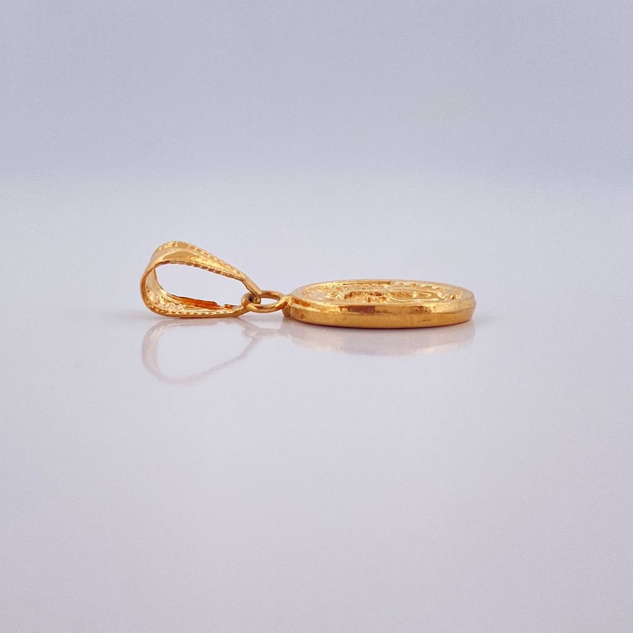 Dije Vigen Milagrosa 0.75gr / 2cm / Oro Amarillo 18K &