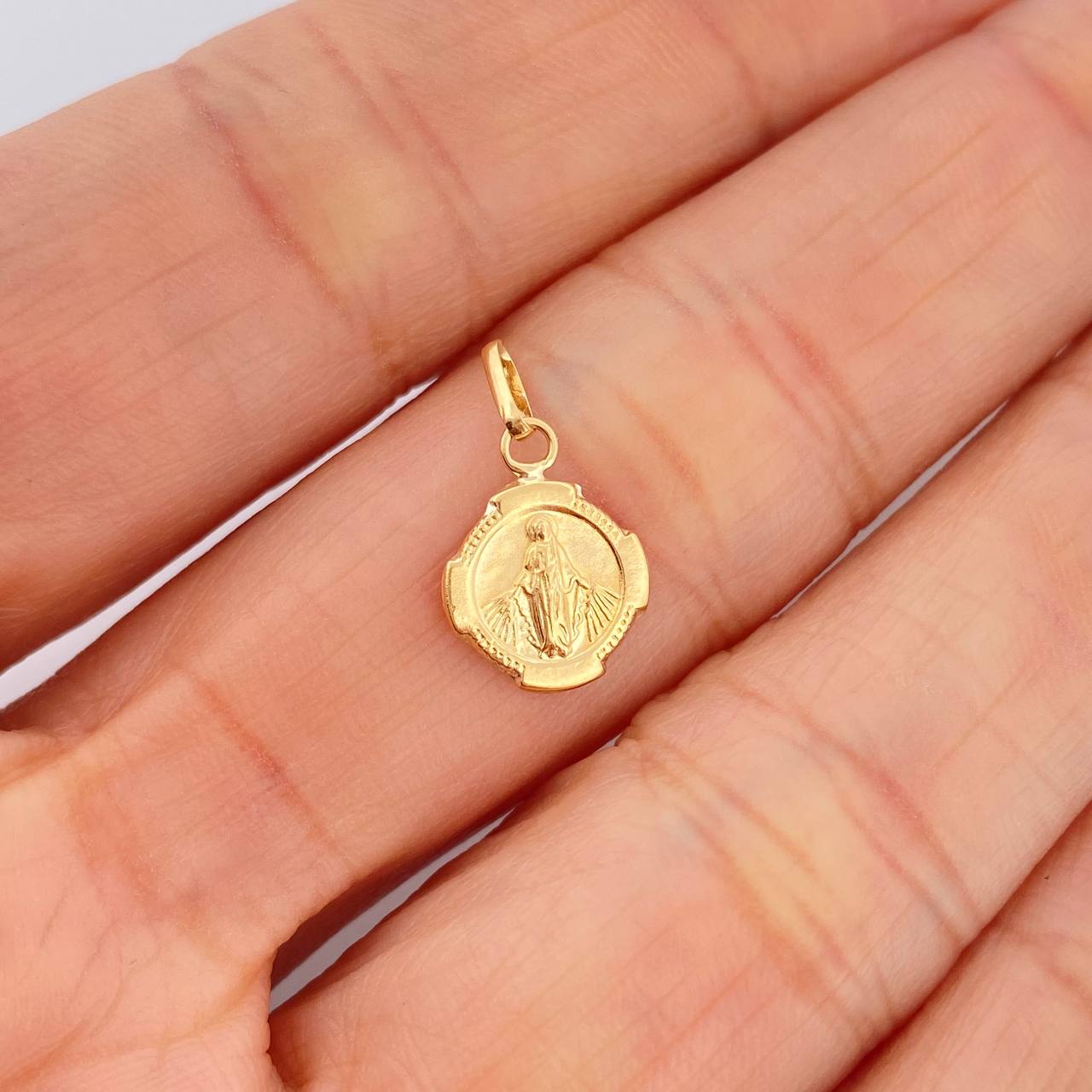 Dije Virgen Milagrosa 0.35gr / 1.5cm / Troquelado Oro Amarillo &