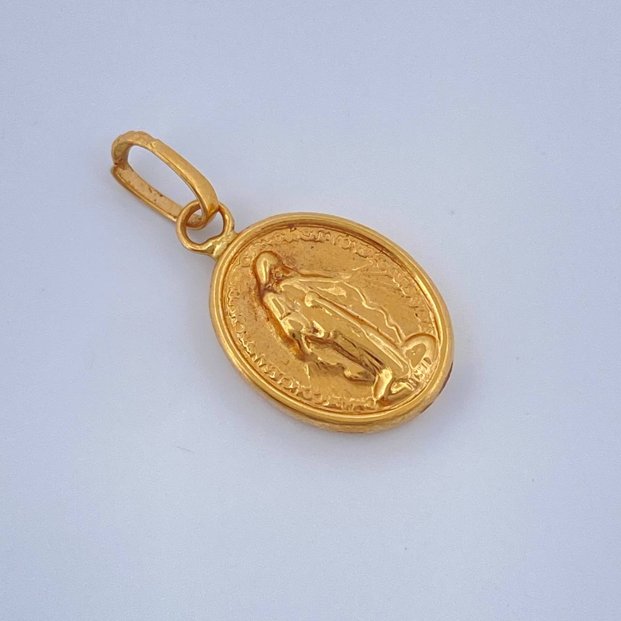 Dije Vigen Milagrosa 0.6gr / 1.9cm / Oro Amarillo 18K &