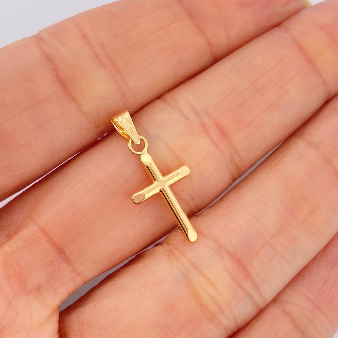 Dije Cruz 0.4gr / 2.4cm / Oro Amarillo 18K &