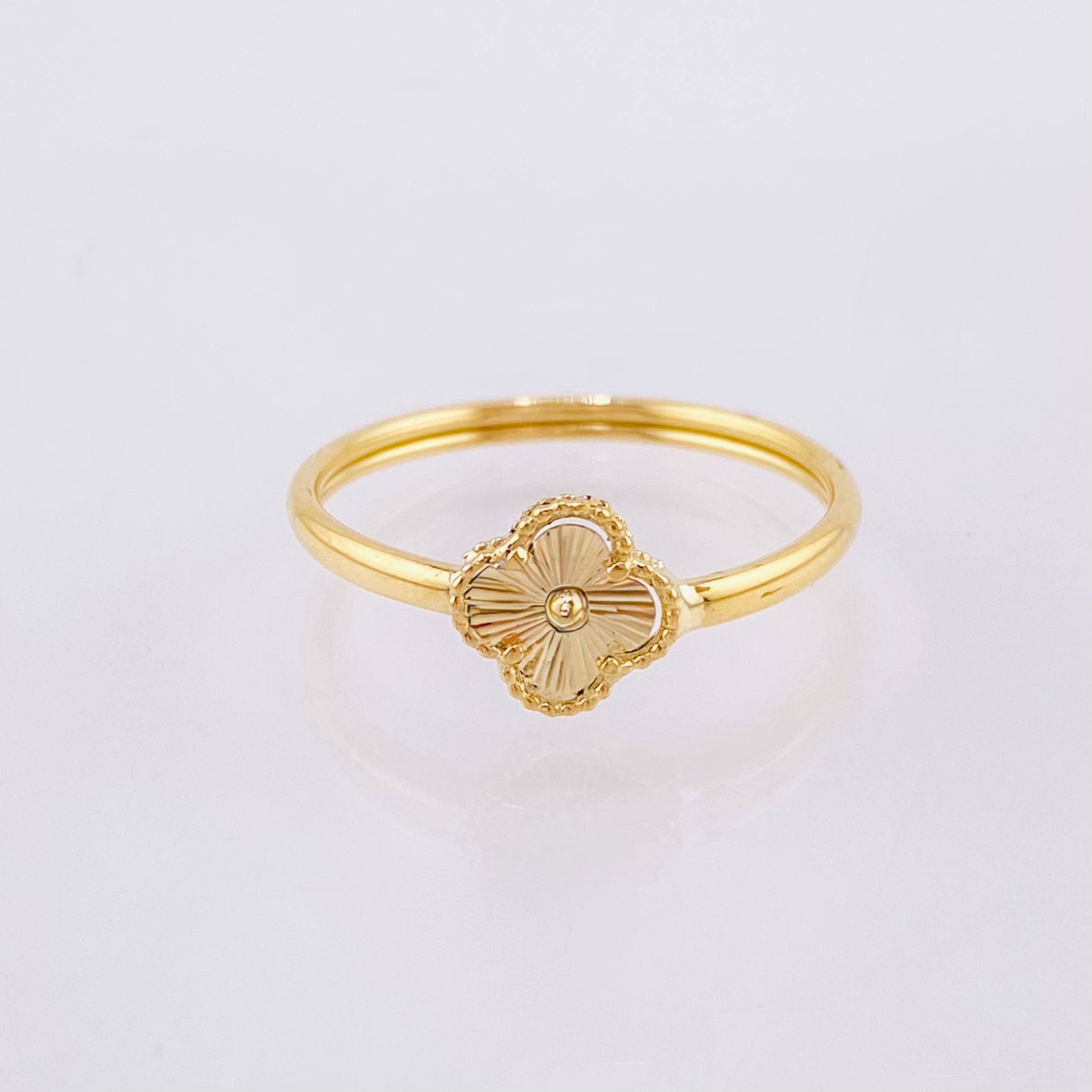 Anillo Trebol Diamantado 1.2gr / T8 3/4 / Oro Amarillo Nac.Esp. 18K