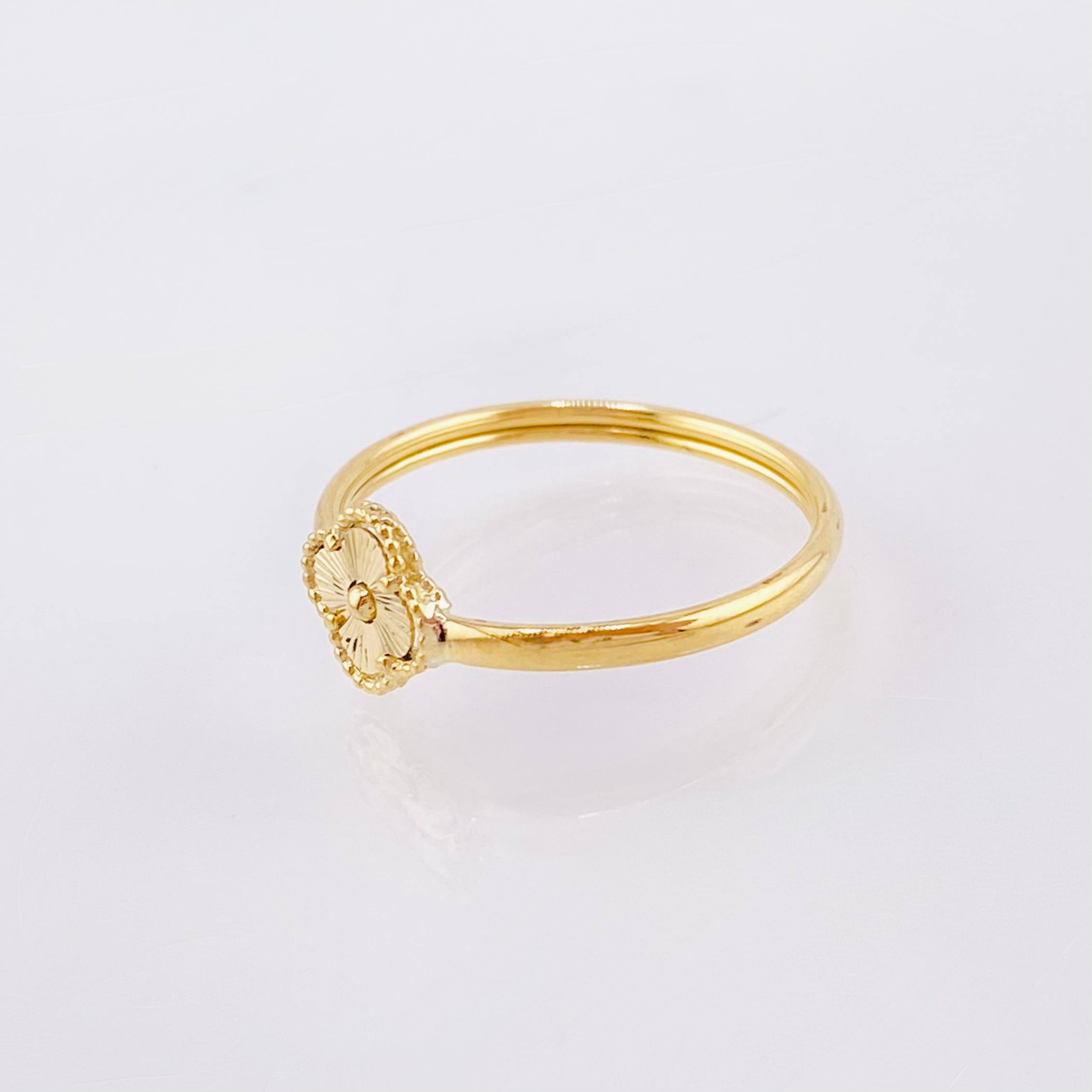 Anillo Trebol Diamantado 1.1gr / T8 1/4 / Oro Amarillo Nac.Esp. 18K ©
