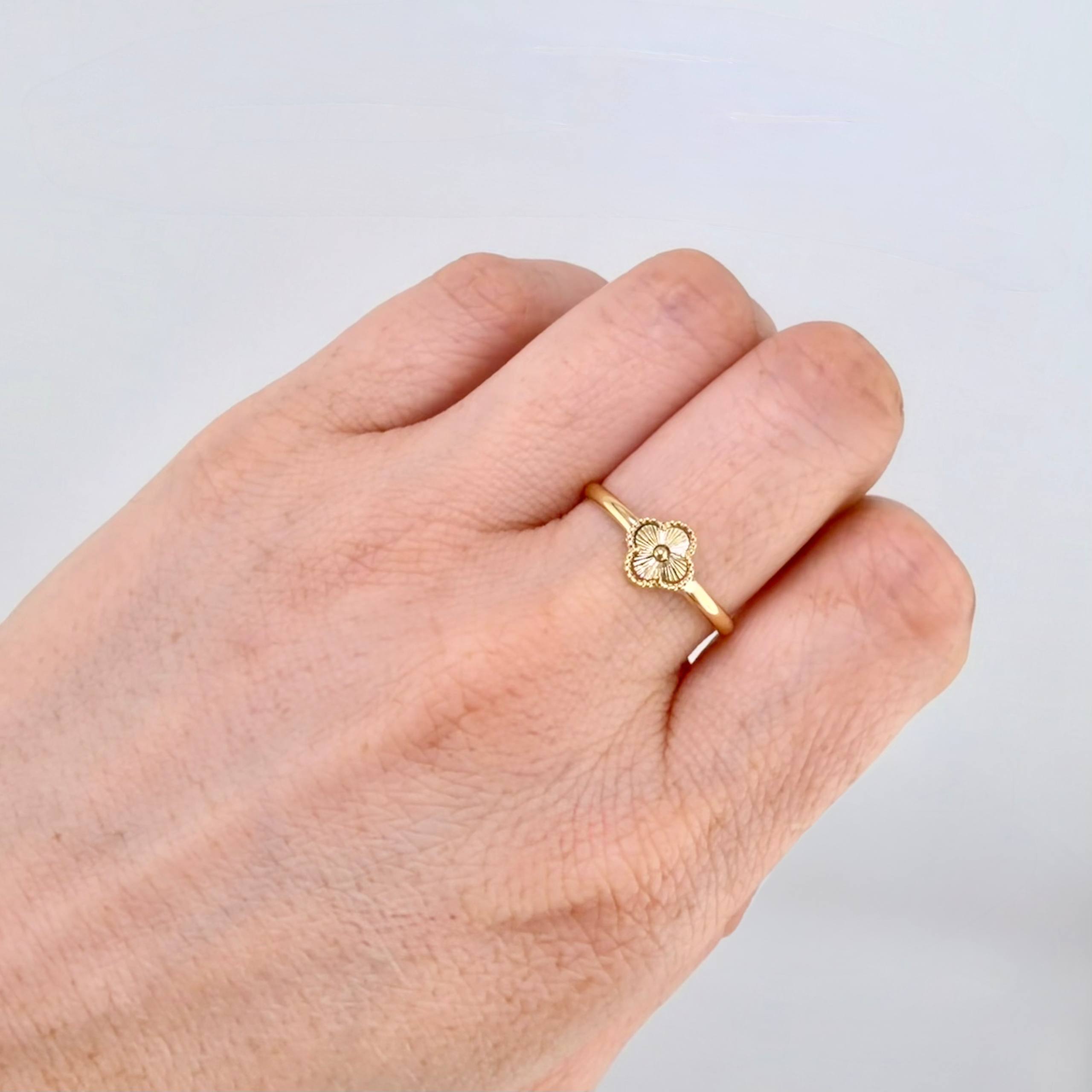 Anillo Trebol Diamantado 1.1gr / T5 / Oro Amarillo Nac.Esp. 18K ©