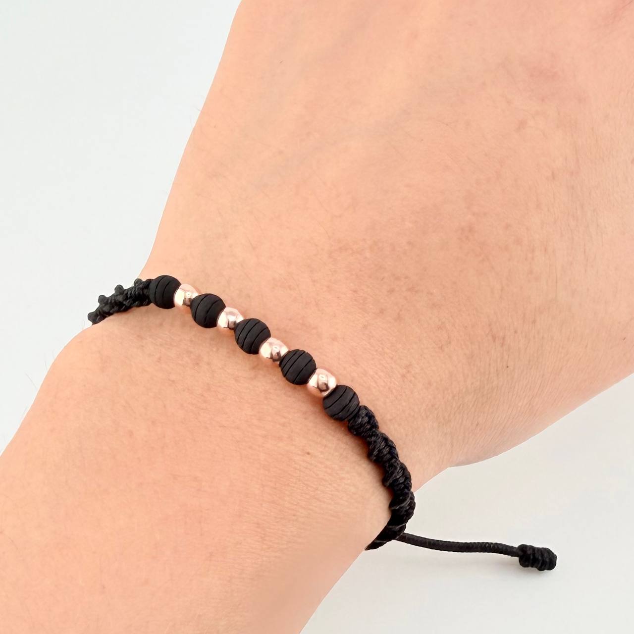 Pulsera Tejida Negra Bolas Lisas Oro Rosa 18K