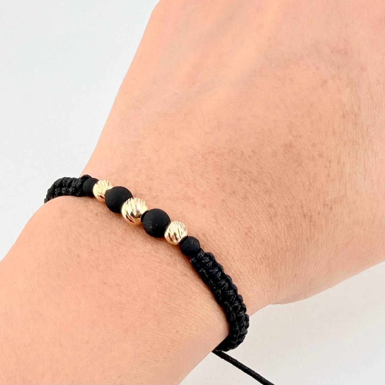 Pulsera Tejida Negra Neoprenos Bolas Diamantadas Oro Amarillo 18K