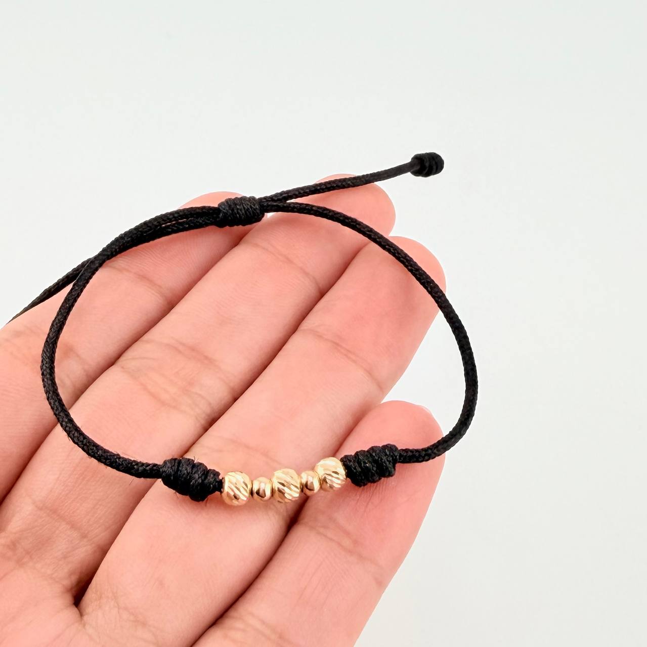 Pulsera Tejida Negra Bolas Diamantadas/ Lisas Oro Amarillo 18K