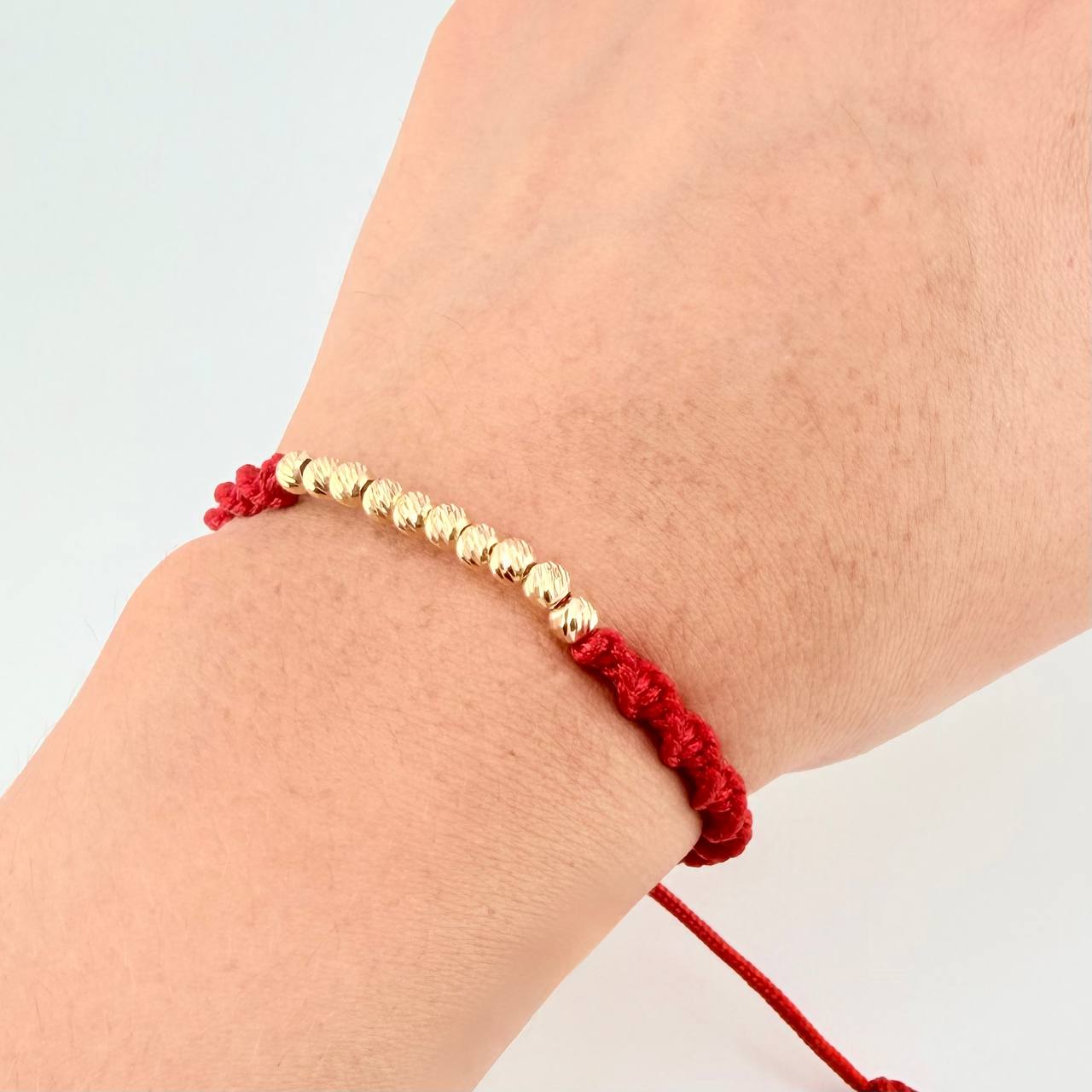 Pulsera Tejida Roja Bolas Diamantadas Oro Amarillo 18K