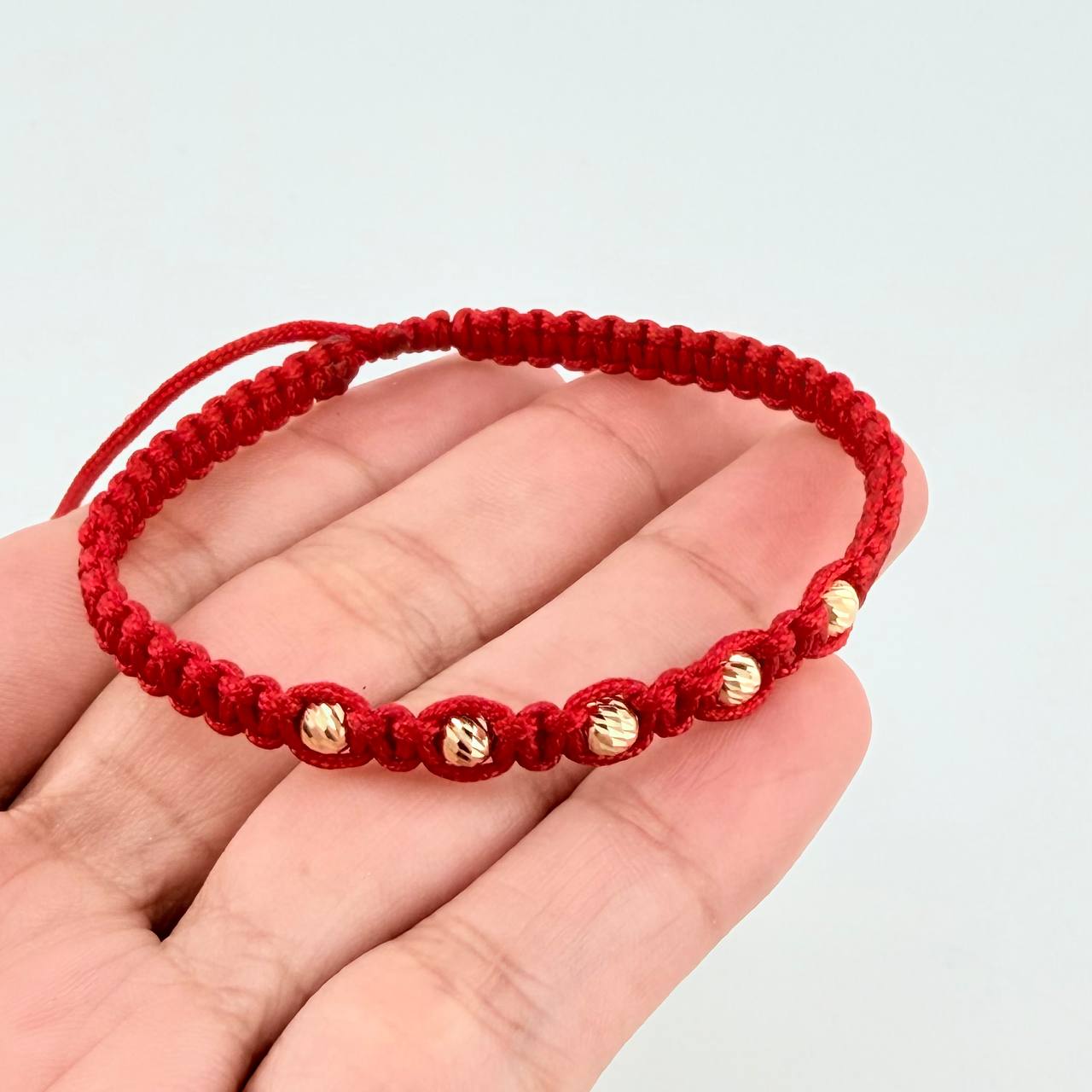Pulsera Tejida Roja Bolas Diamantadas Oro Amarillo 18K