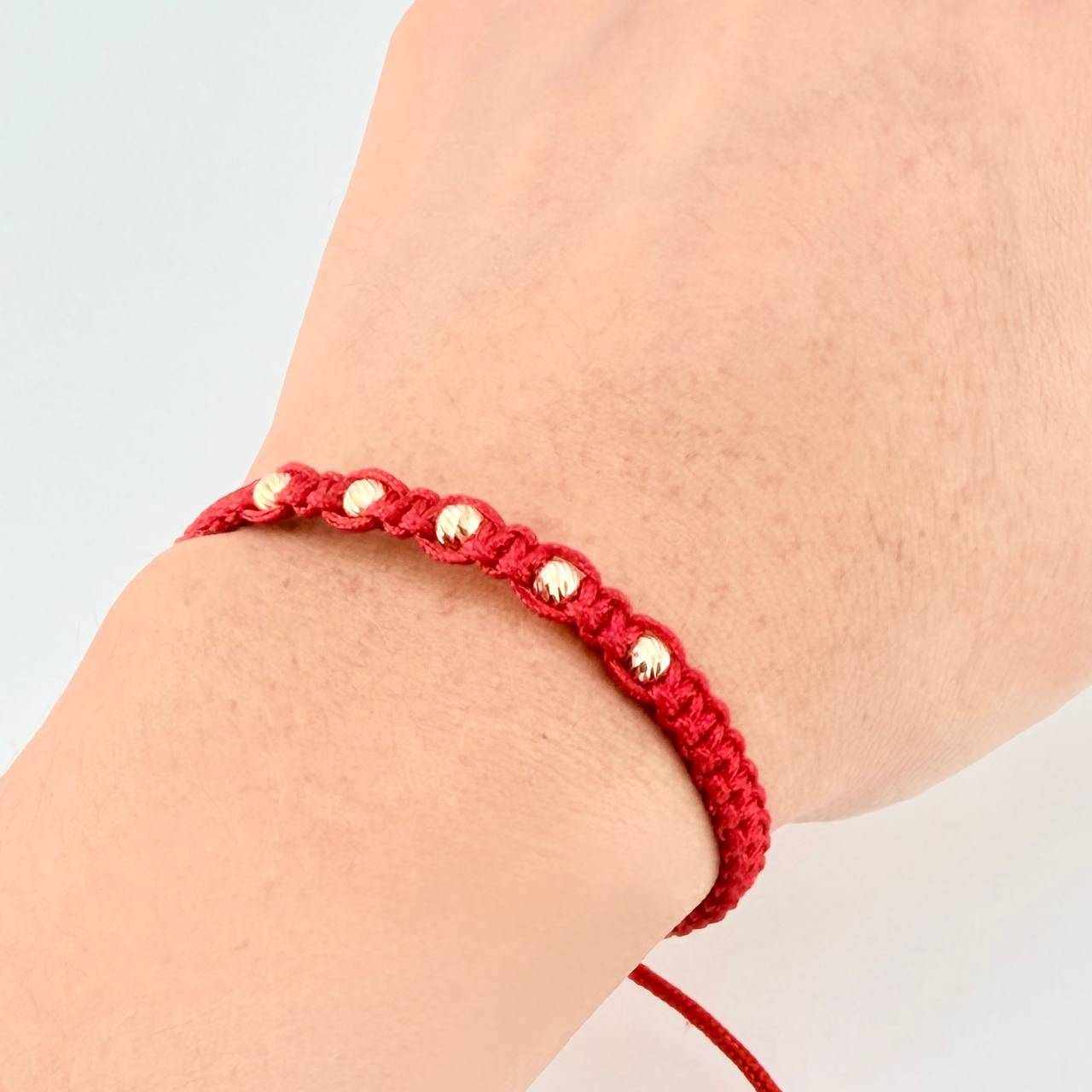Pulsera Tejida Roja Bolas Diamantadas Oro Amarillo 18K