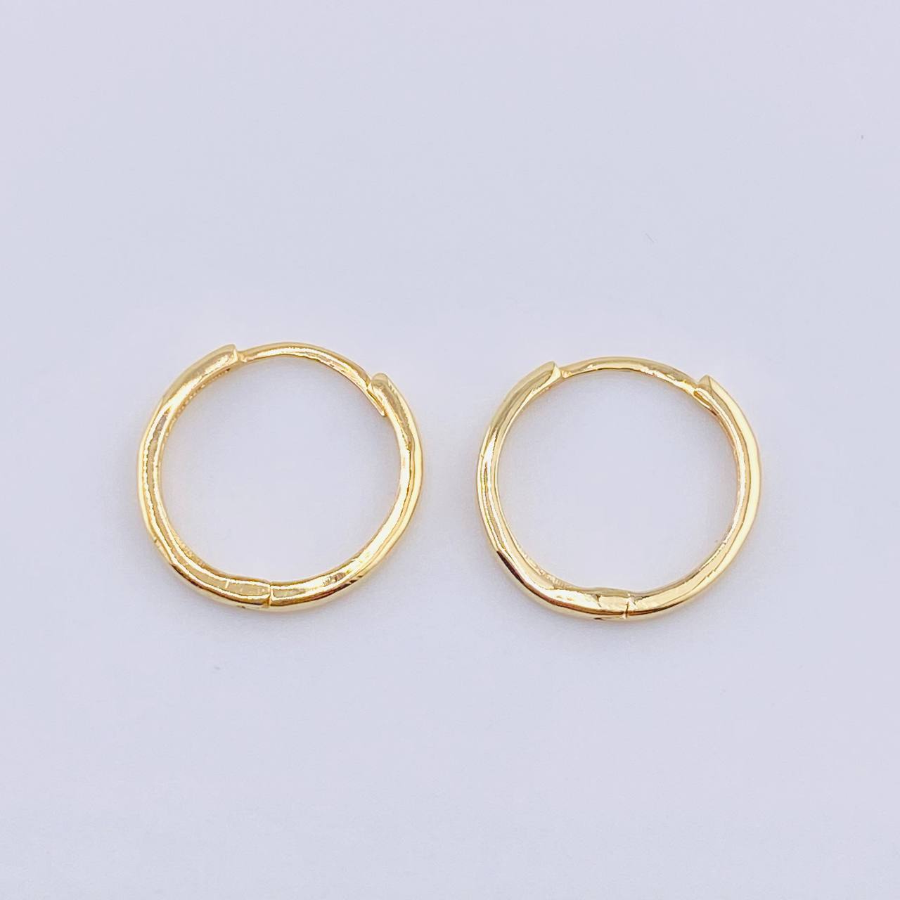 Candongas Carril Liso 1.6gr / 1.4cm / Oro Amarillo 18K *