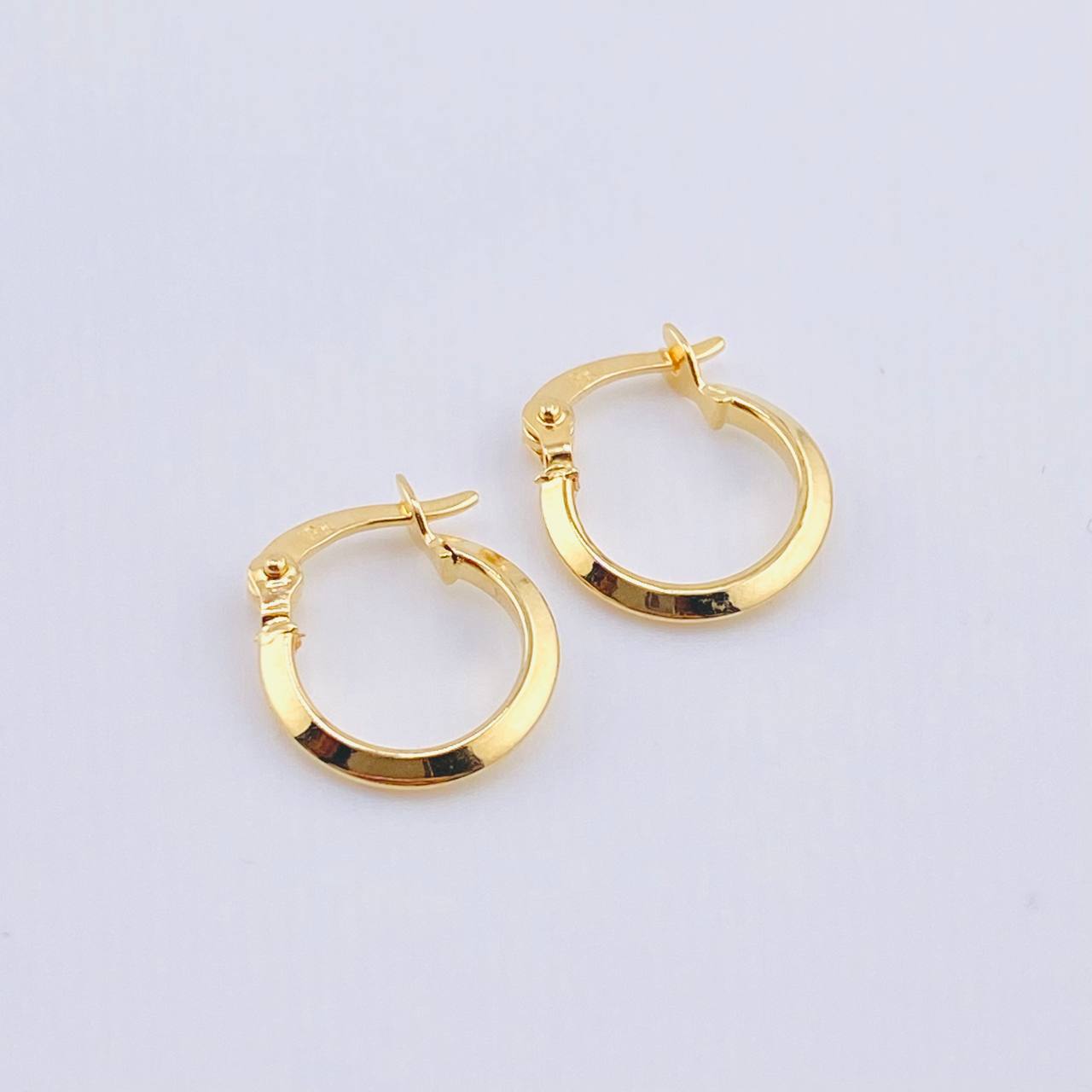 Candongas Clau 0.7gr / 1.2cm / Oro Amarillo 18K *