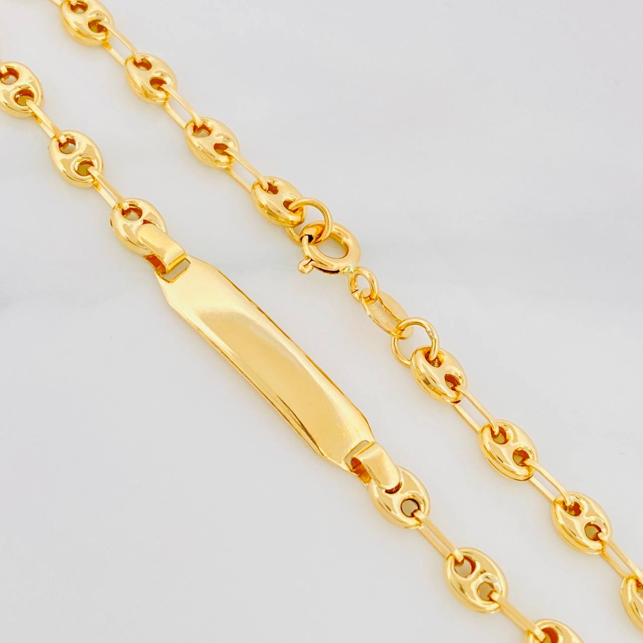 Pulso Bebé GC Placa Rectangular Ovalada 2g / 14.8cm / 3.63mm Oro Amarillo 18K