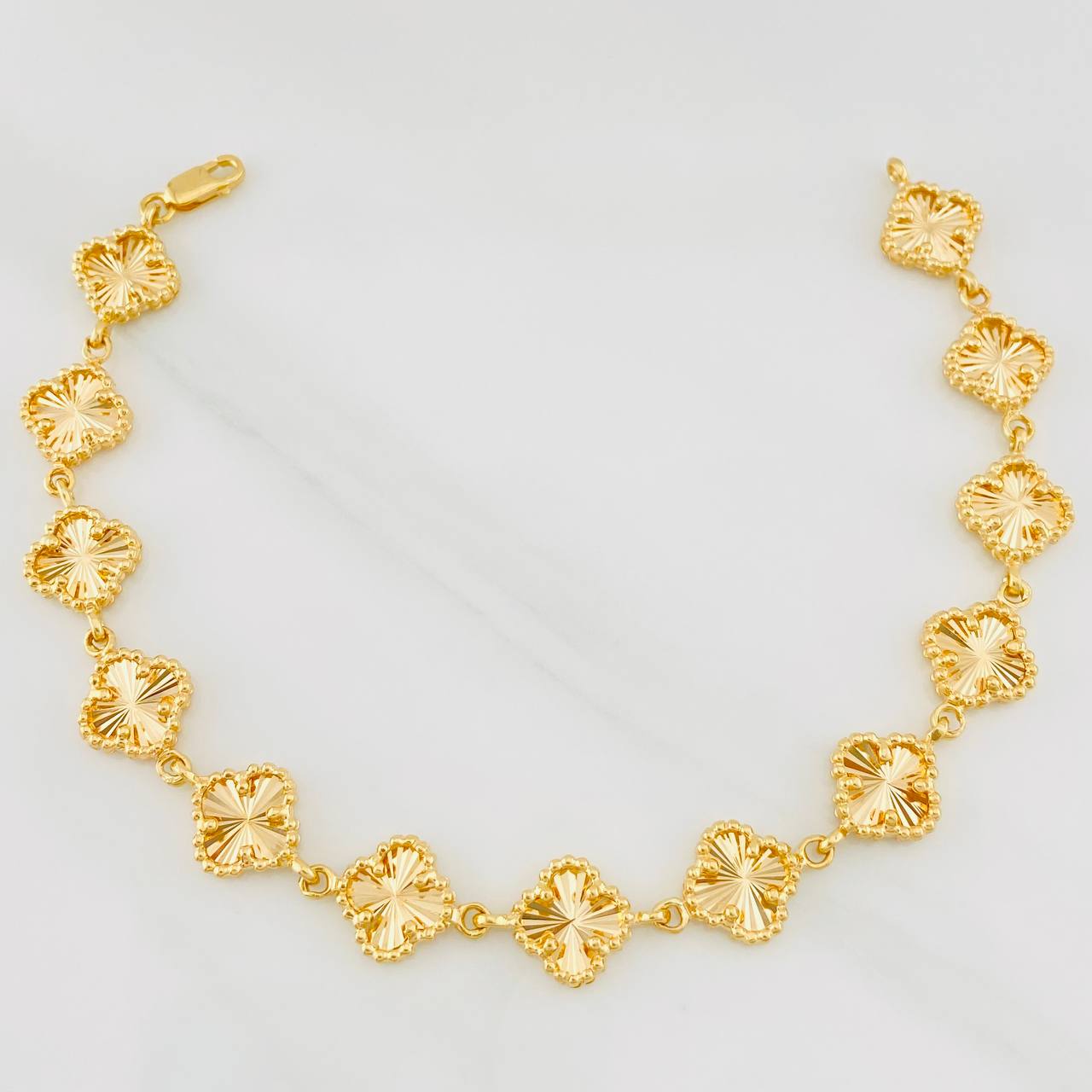 Pulso Trébol Diamantado 16.05g / 19.3cm / 9.91mm Oro Amarillo 18K