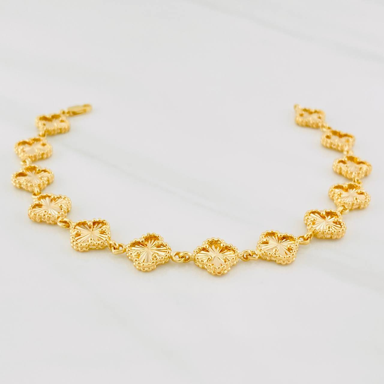 Pulso Trébol Diamantado 16.05g / 19.3cm / 9.91mm Oro Amarillo 18K