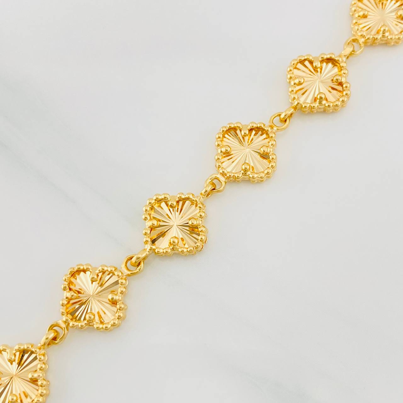Pulso Trébol Diamantado 16.05g / 19.3cm / 9.91mm Oro Amarillo 18K