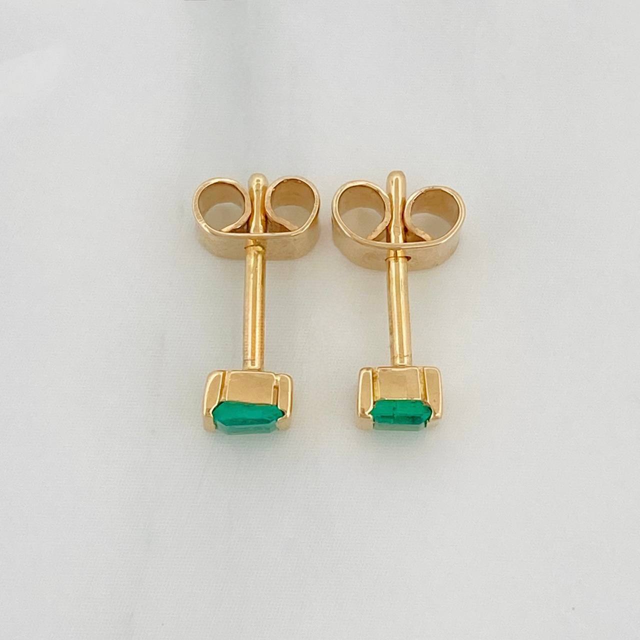 Topos Rectangulo Esmeraldas 10pts 1.25g / 1.4mm Oro Amarillo 18K