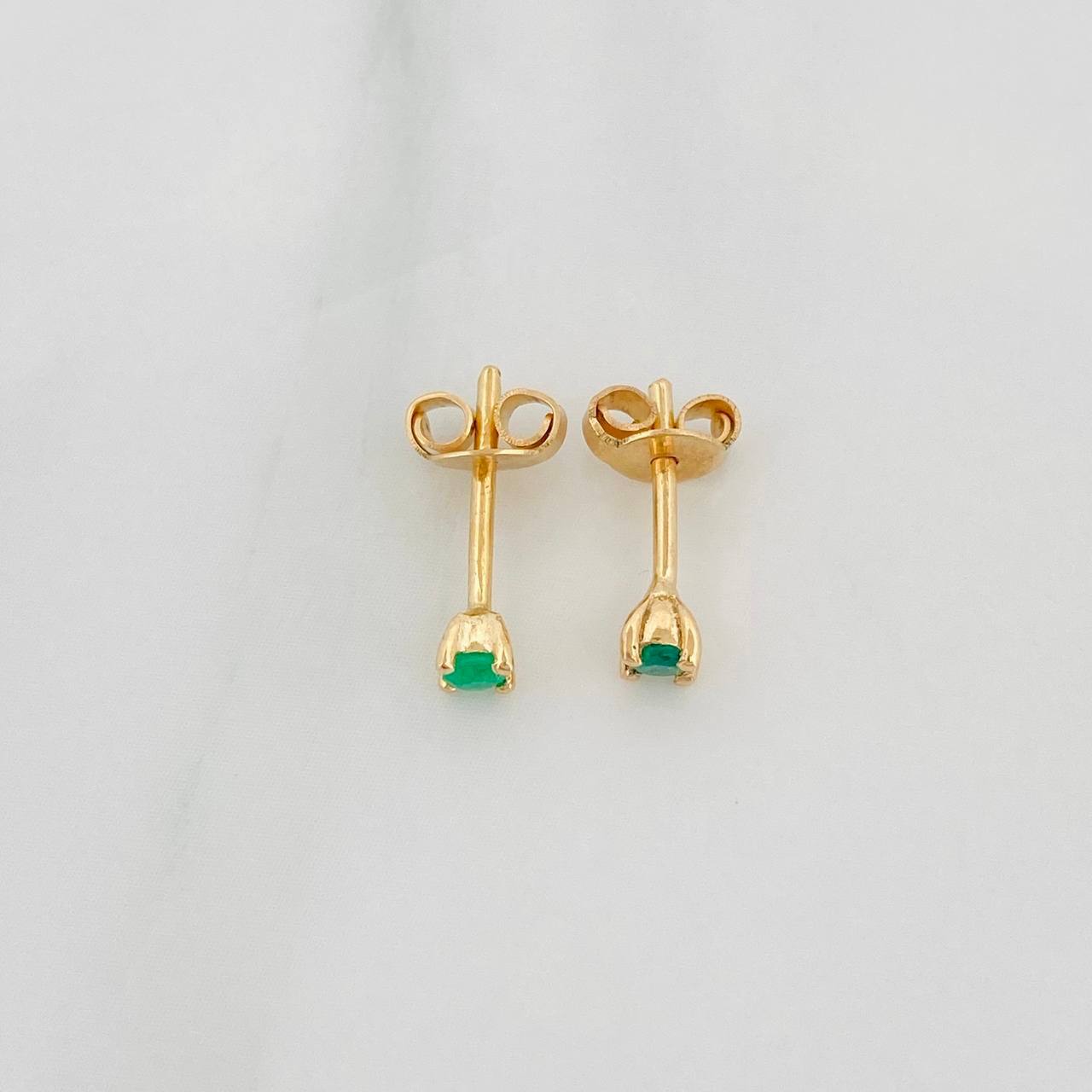 Topos Cuatro Garras Esmeraldas 10pts 0.85g / 3mm Oro Amarillo 18K