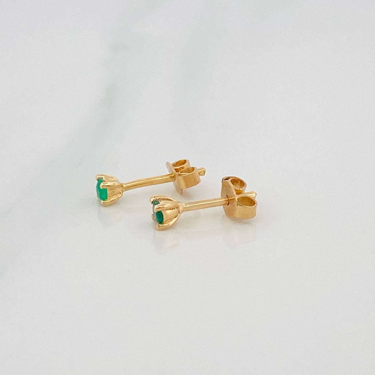 Topos Cuatro Garras Esmeraldas 10pts 0.85g / 3mm Oro Amarillo 18K