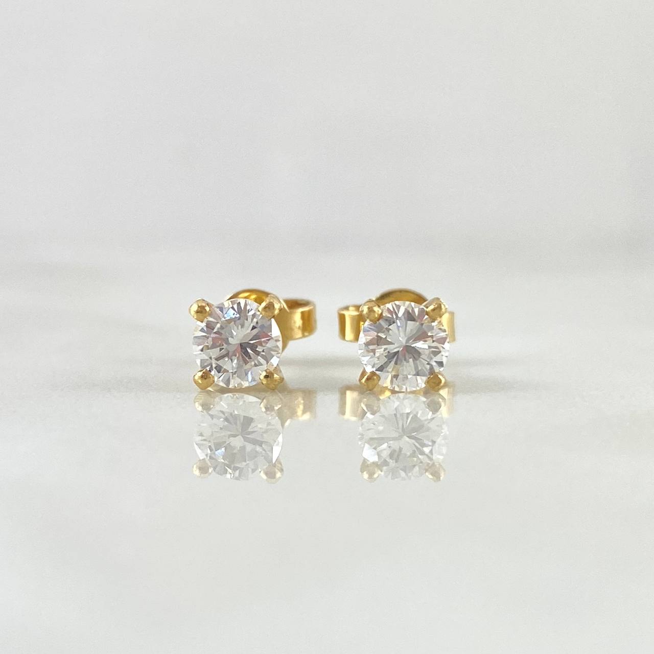 Topos Cetro Cuatro Garras 1.5gr / 5mm Diamantes 70pts Oro Amarillo 18K (Joya) ©
