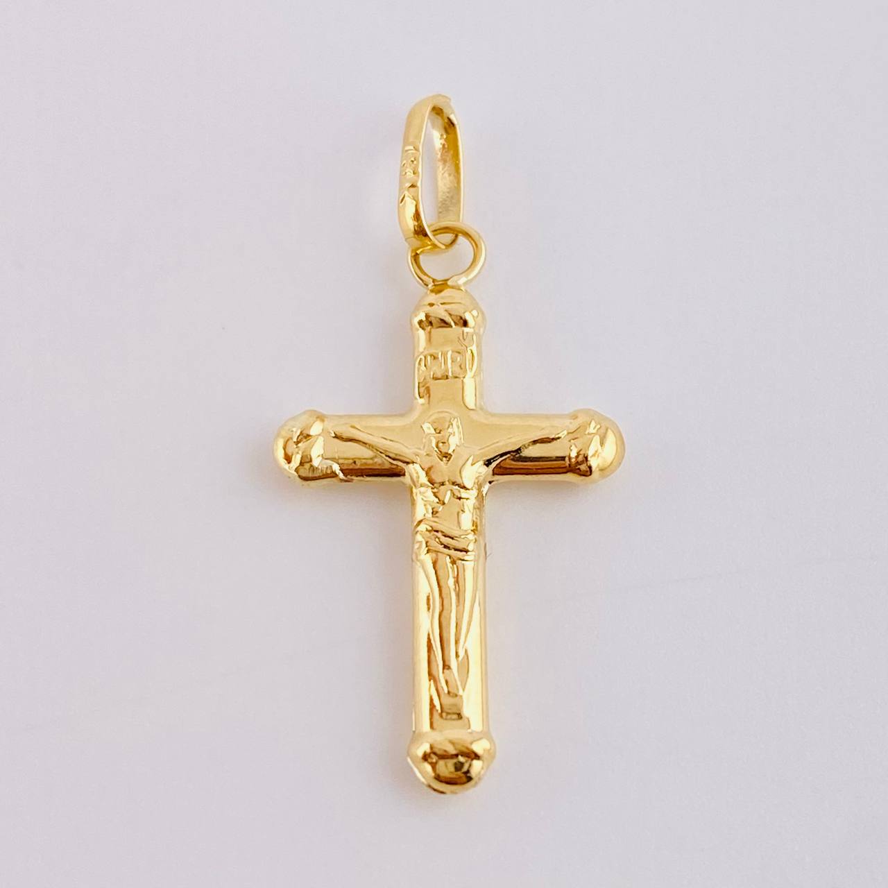 Dije Cruz Cristo 0.7gr / 2.7cm / Oro Amarillo 18K ©