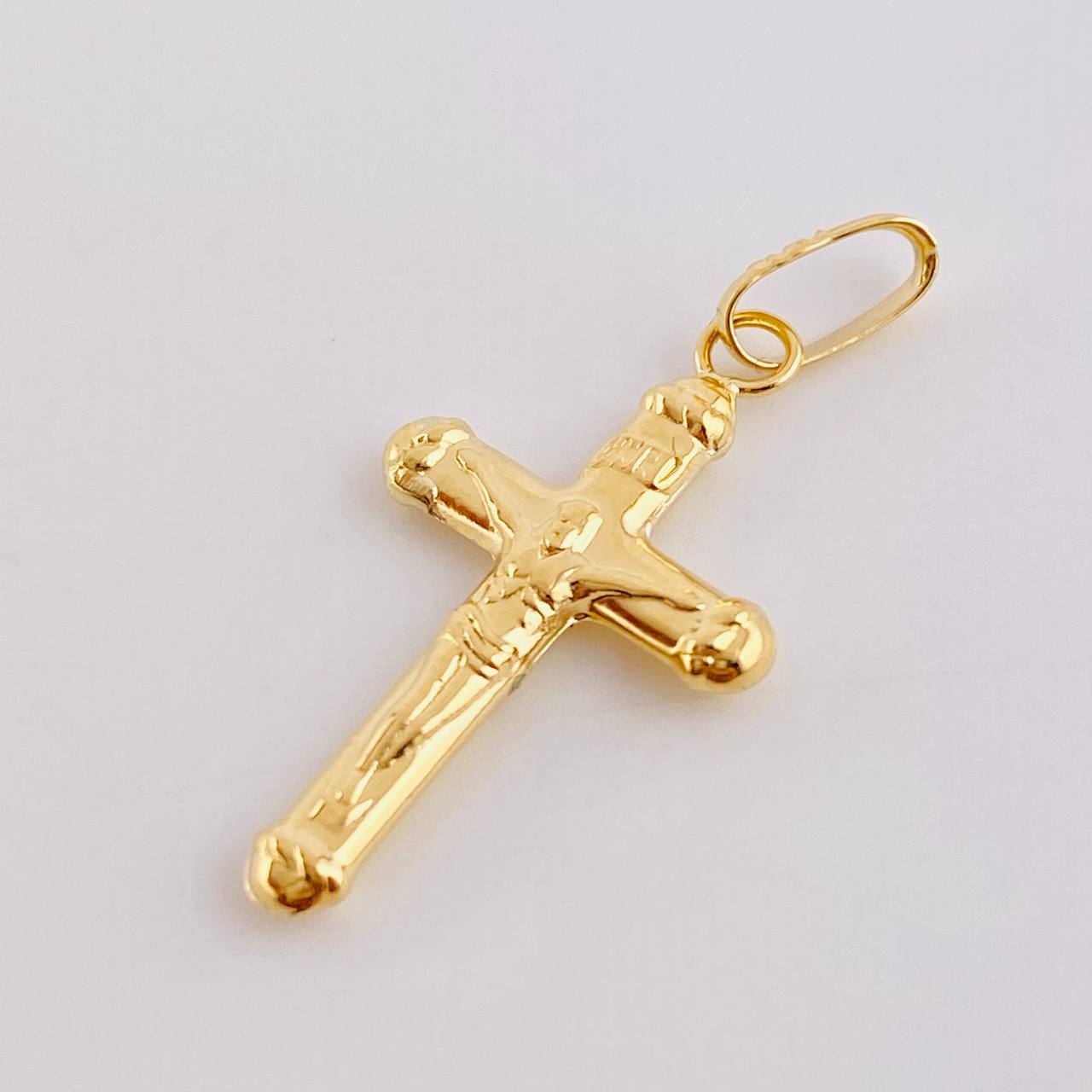 Dije Cruz Cristo 0.7gr / 2.7cm / Oro Amarillo 18K ©