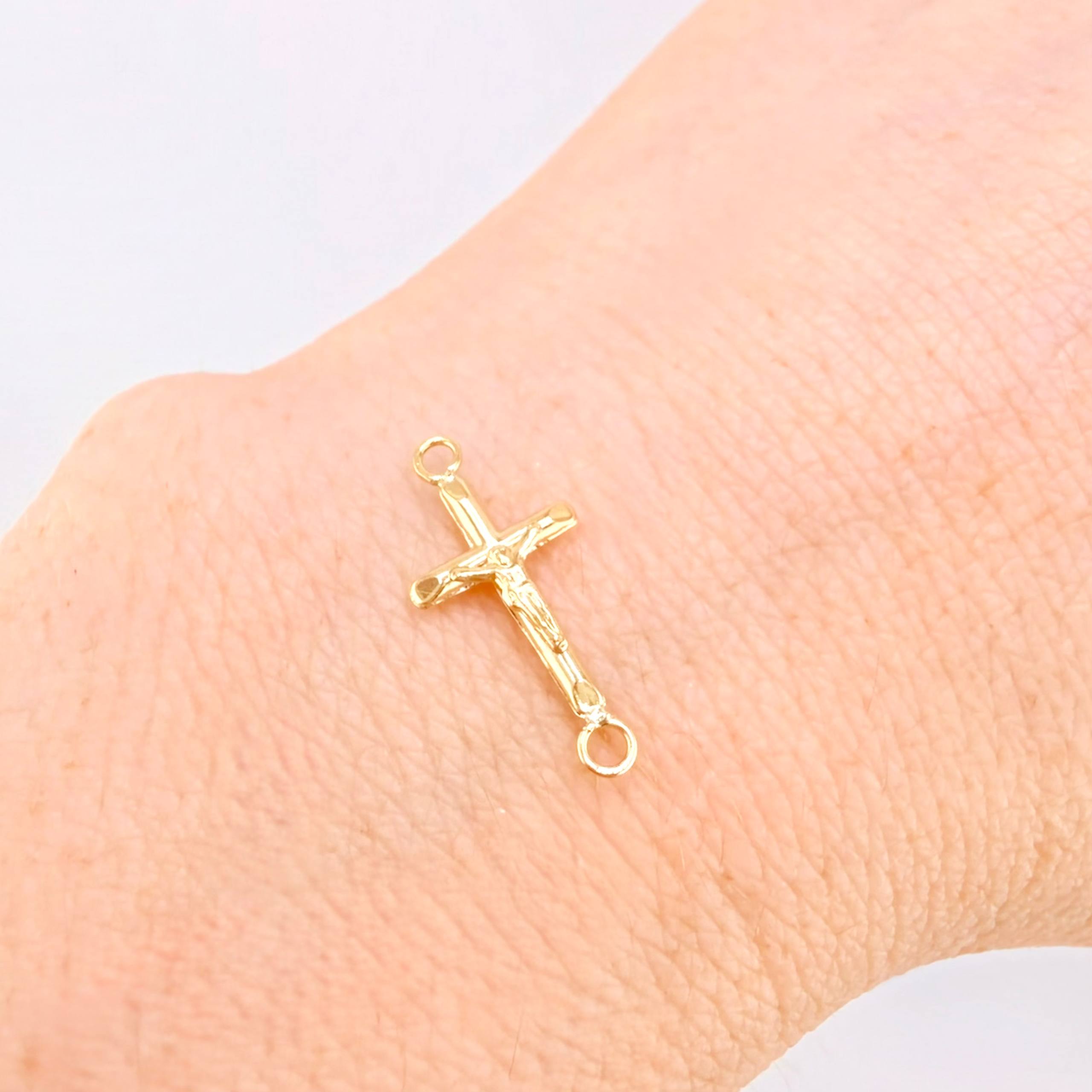 Herraje Cruz Cristo Puntas Planas 0.5gr / 2.5cm / Oro Amarillo 18K